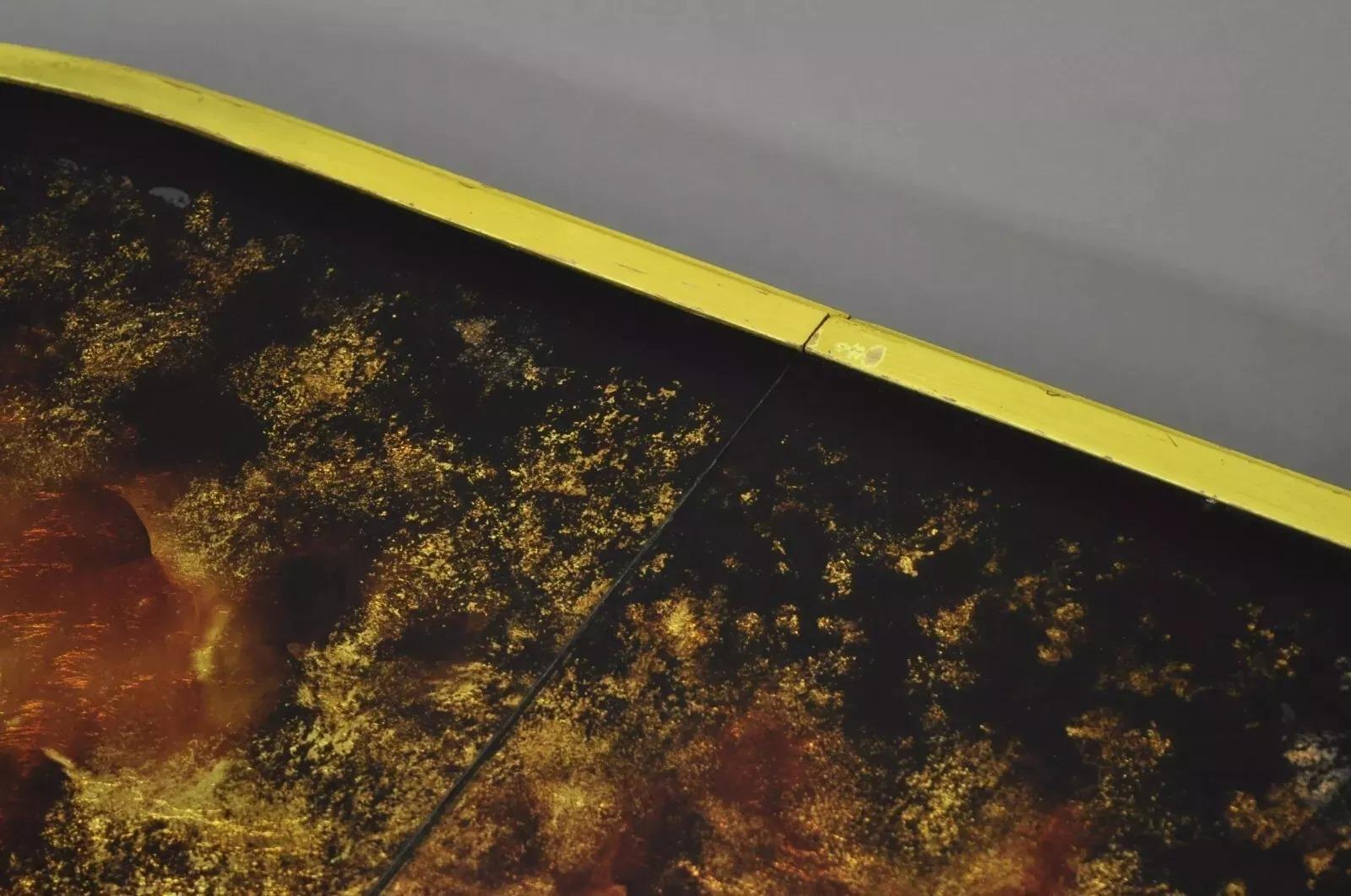 Table de salle à manger française de style rococo ovale églomisé avec plateau en verre jaune en vente 3