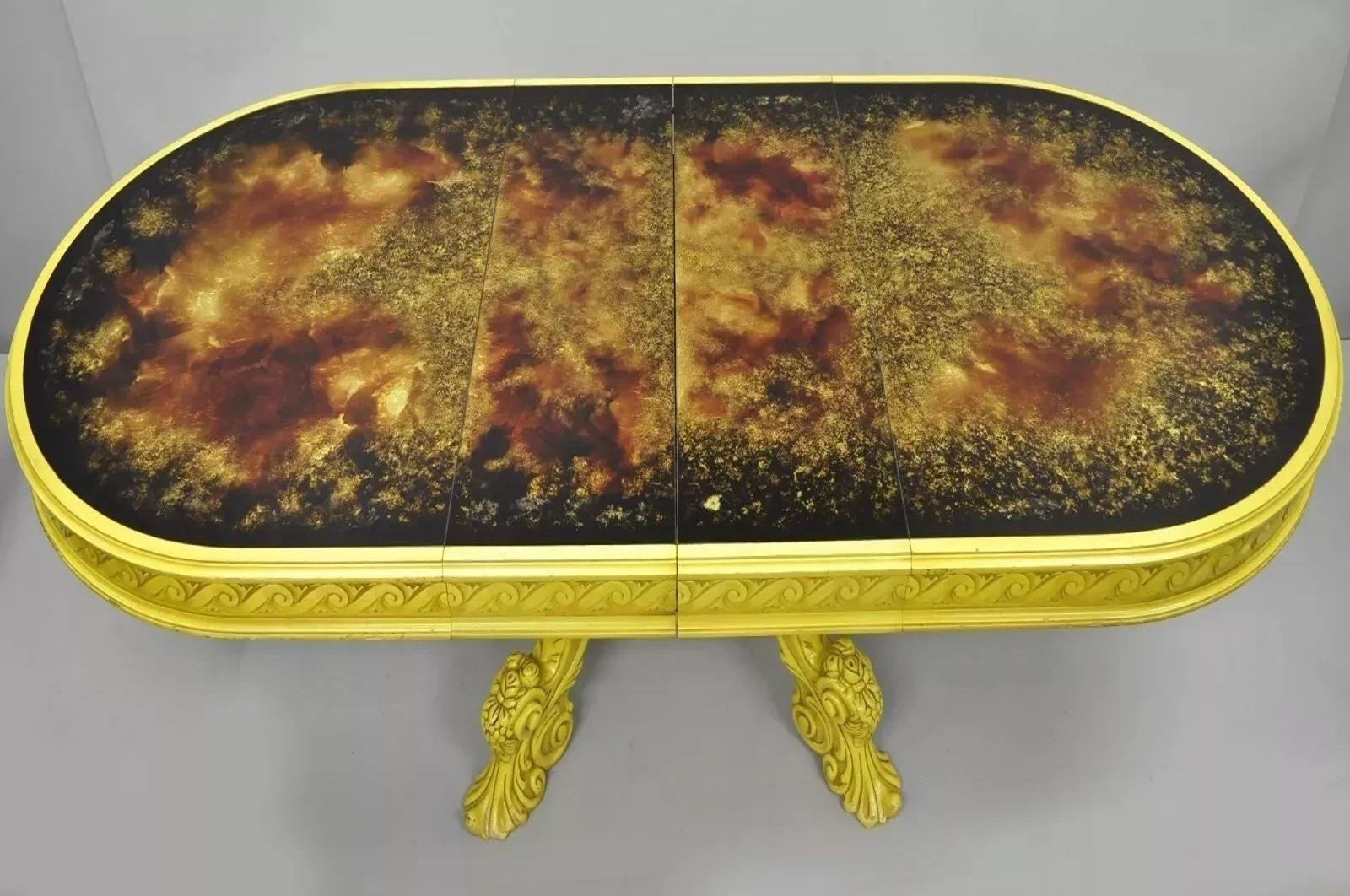 Verre Table de salle à manger française de style rococo ovale églomisé avec plateau en verre jaune en vente