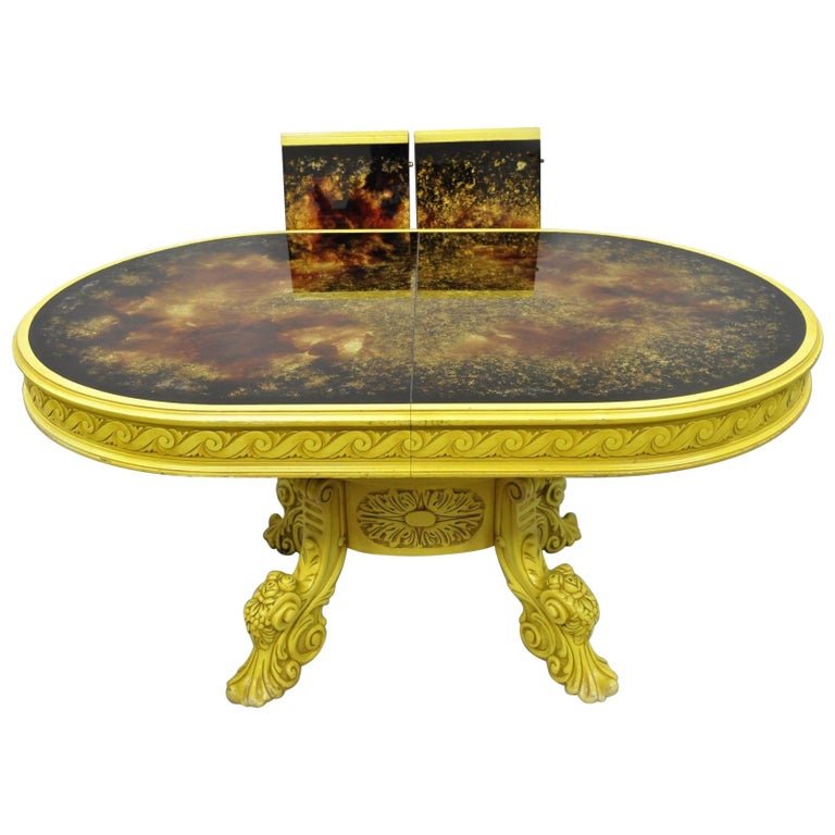 Gelber Esstisch mit ovaler Eglomise-Kunstglasplatte im Barock-Rokoko-Stil  im Angebot bei 1stDibs