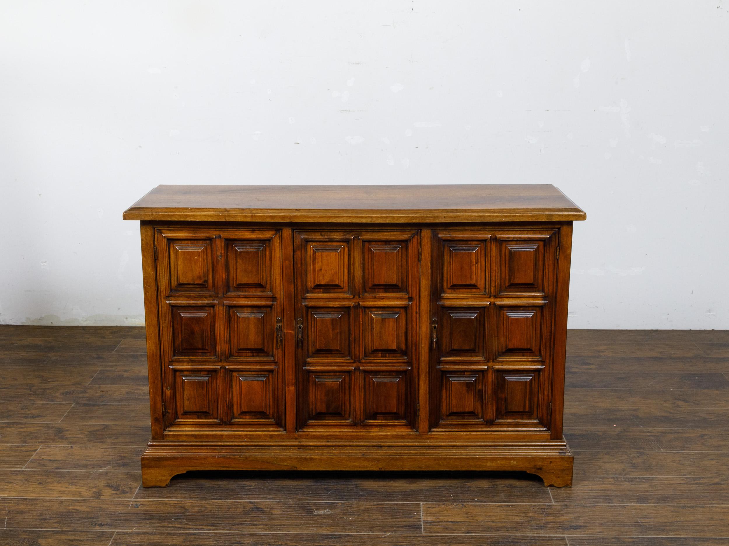 A French Baroque style walnut three-door buffet from circa 1910 with carved panels. 
Elevate your dining space with this exquisite French Baroque style walnut three-door buffet from circa 1910. Crafted with intricate attention to detail, this