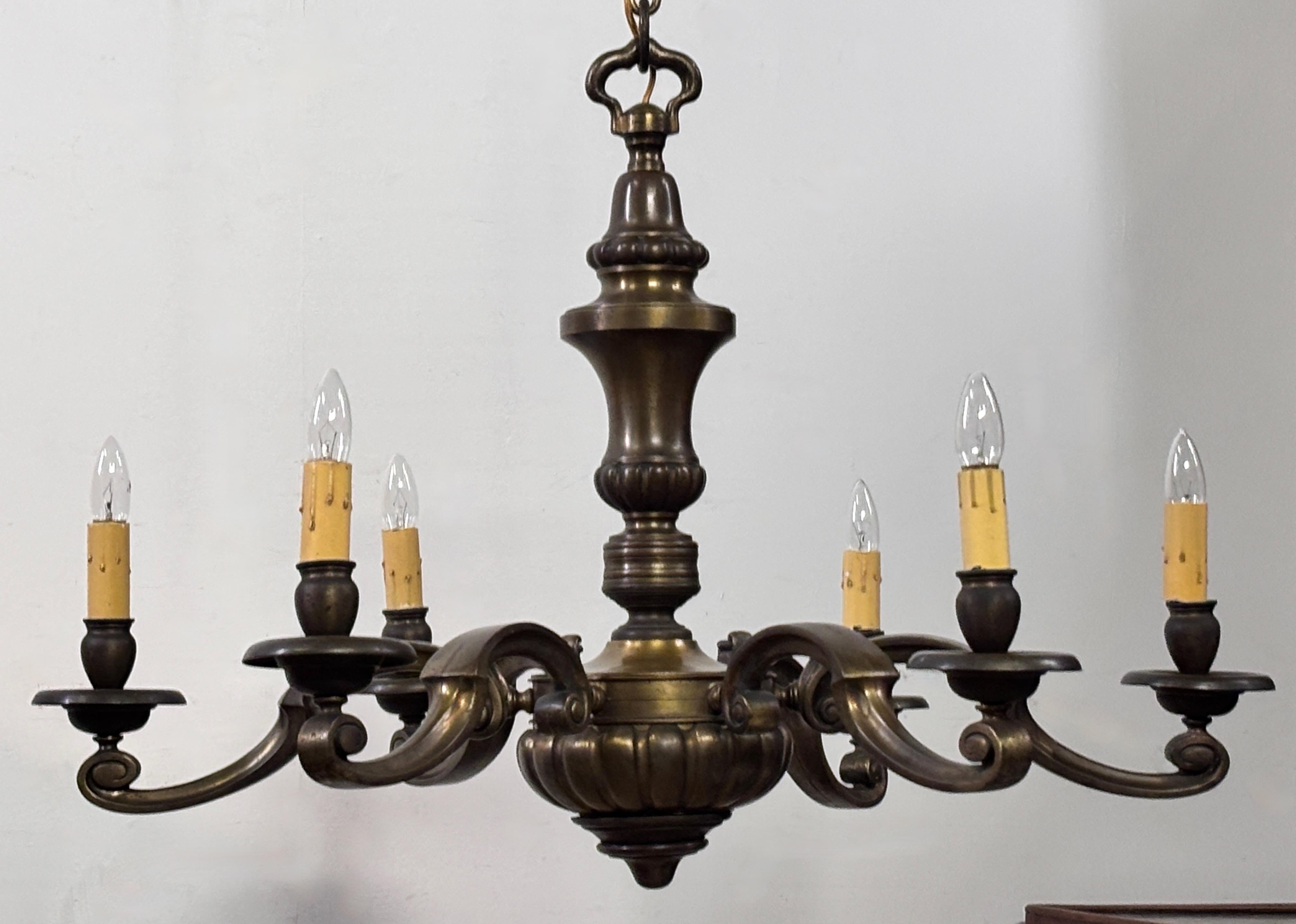 Barocco Lampadario in bronzo in stile barocco francese in vendita