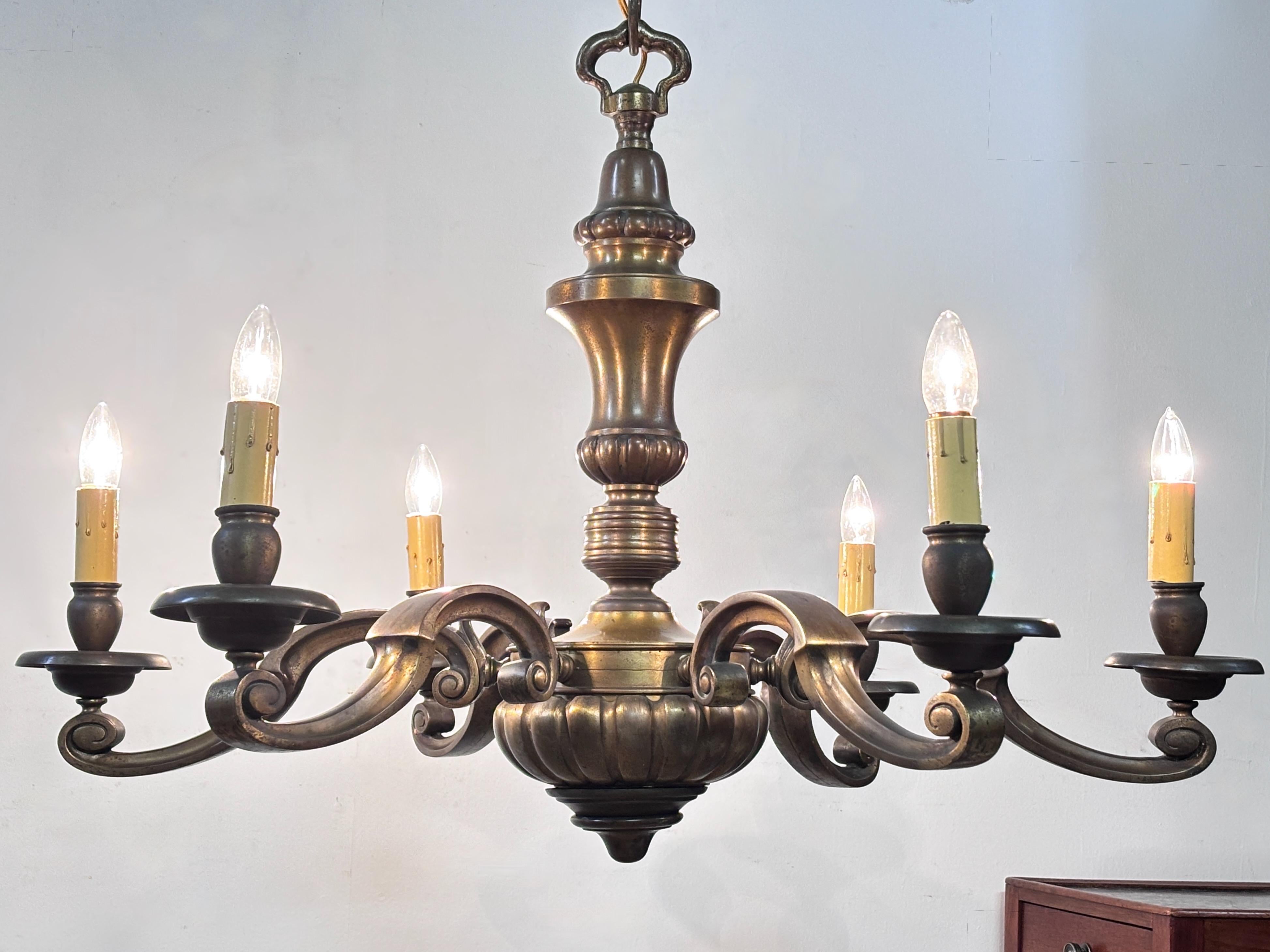 Francese Lampadario in bronzo in stile barocco francese in vendita