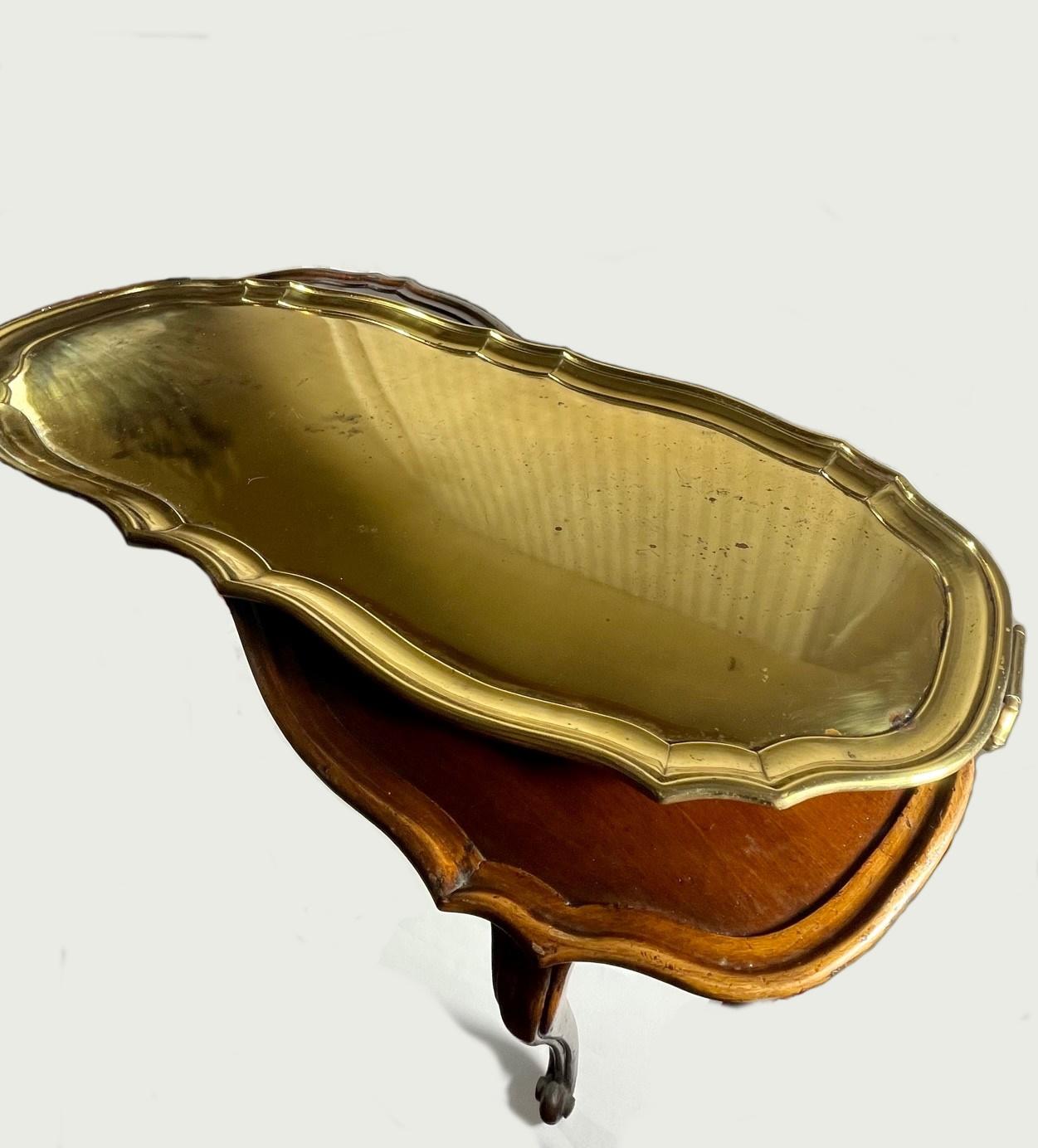Table basse de style baroque français avec plateau en laiton allemand Yale Burge en vente 5