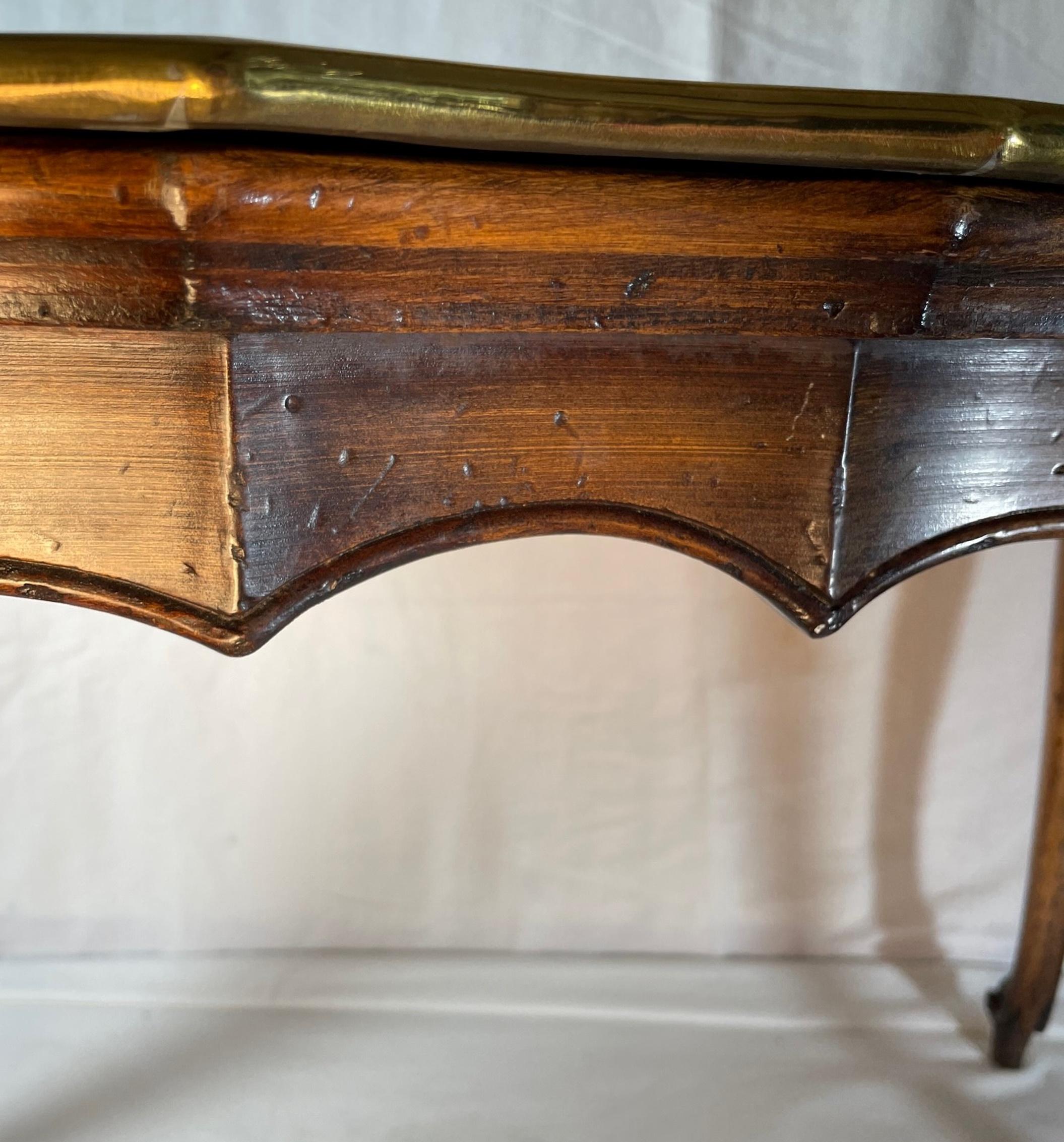 Baroque Table basse Yale Burge en laiton allemand de style baroque français. en vente