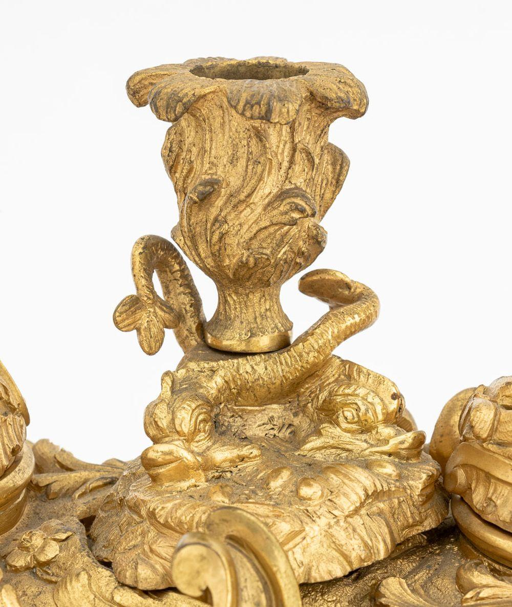 French Baroque Style Gilt Bronze Dore Desk Stand (Barock) im Angebot