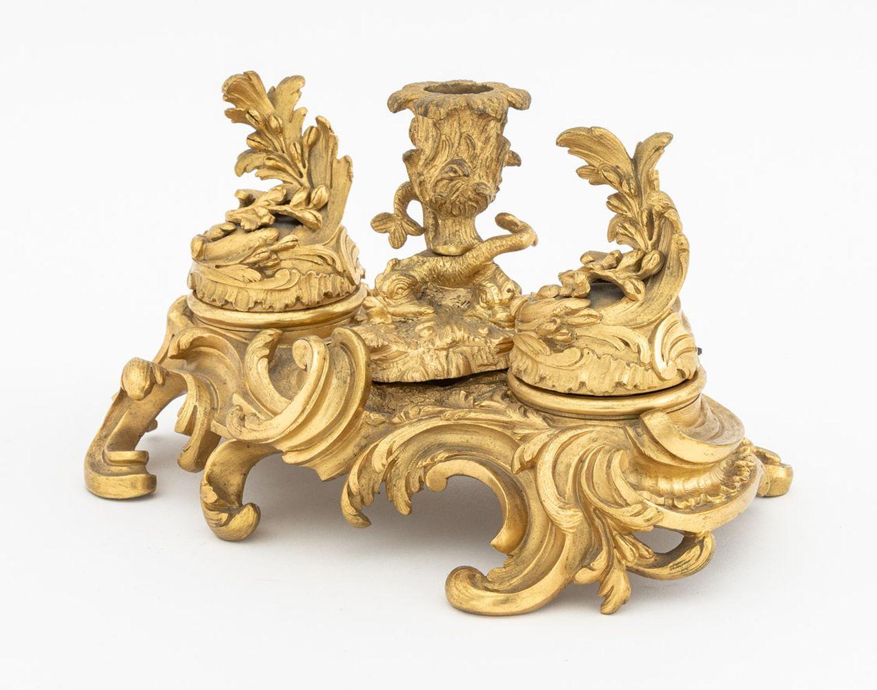 French Baroque Style Gilt Bronze Dore Desk Stand (Französisch) im Angebot