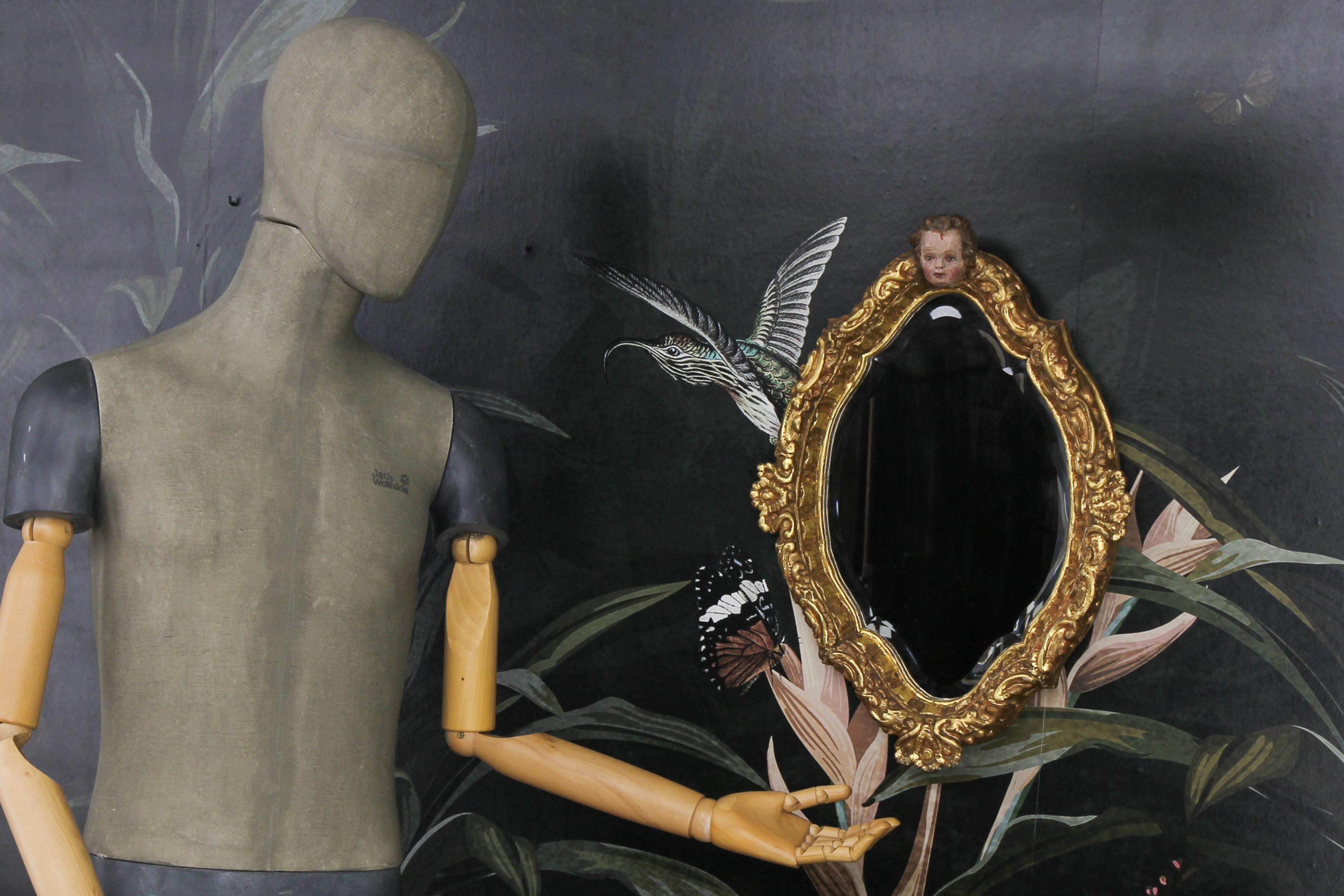 Mid-20th Century French Baroque Style Gilt Wood Wall Mirror with a Cherub Head For Sale
