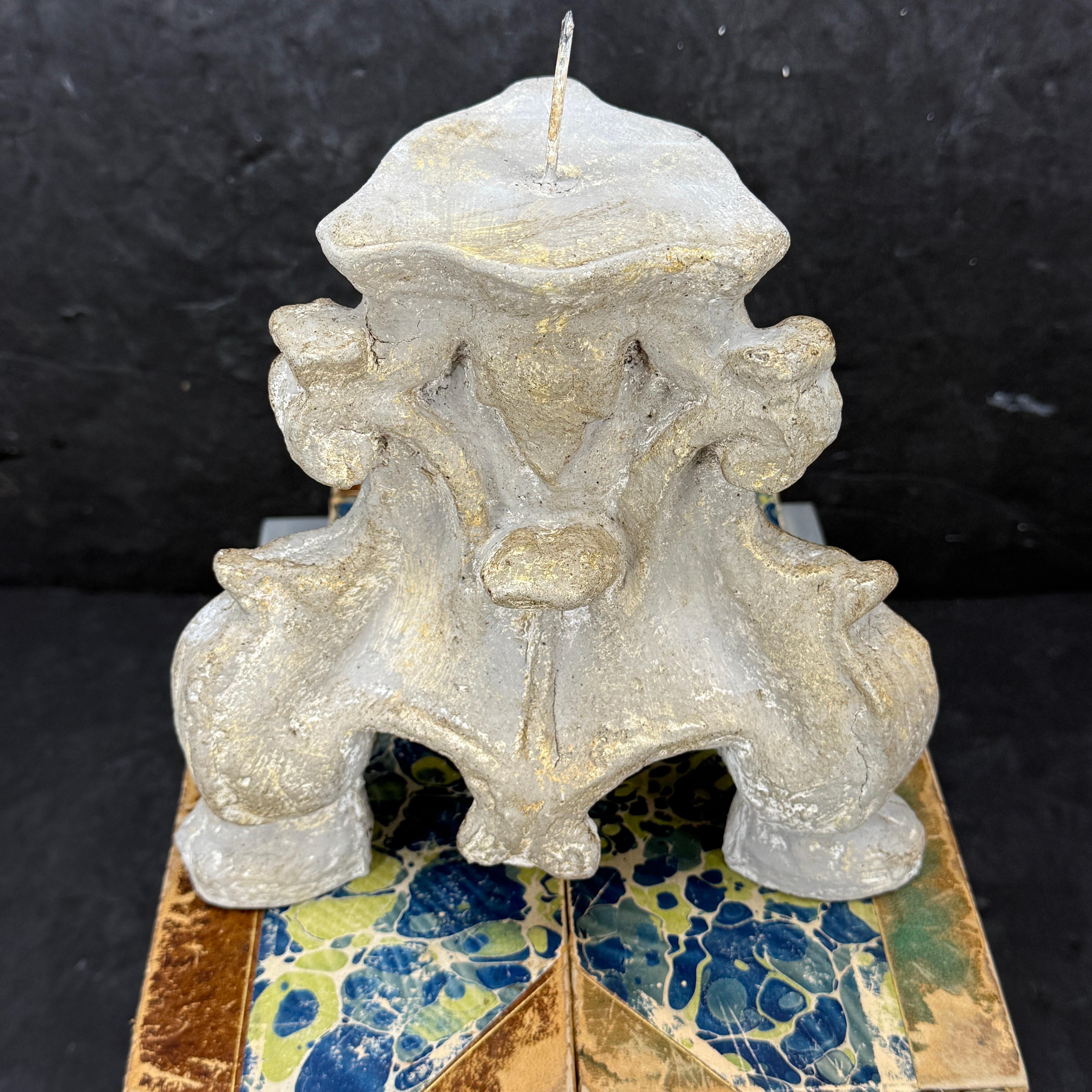 Französischer Barock Stil Grau Gemalt Alter Kerzenständer im Angebot 3