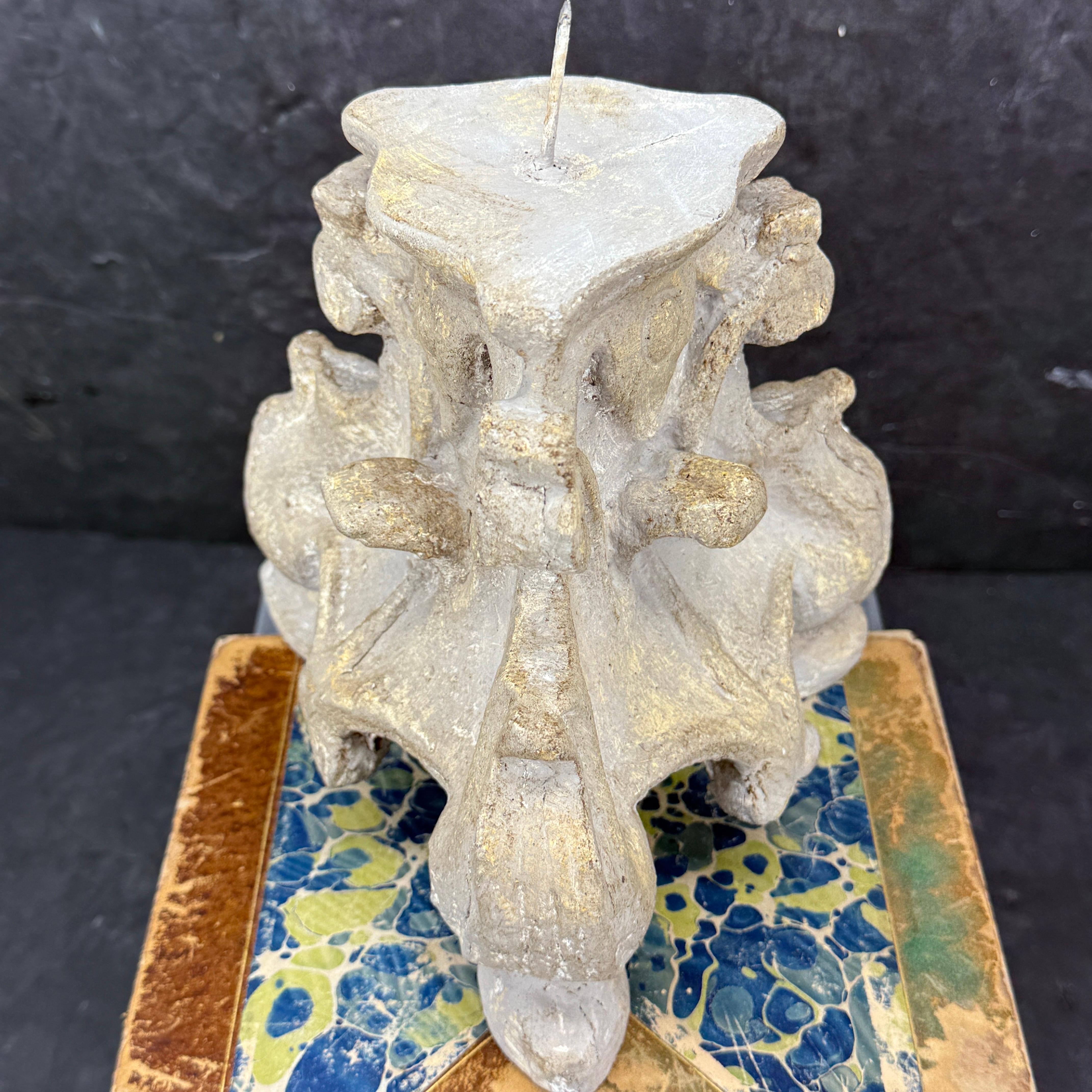 Französischer Barock Stil Grau Gemalt Alter Kerzenständer im Angebot 7