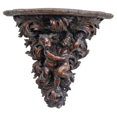 Mensola in noce intagliata a mano in stile barocco francese con putti e fogliame, 1800
