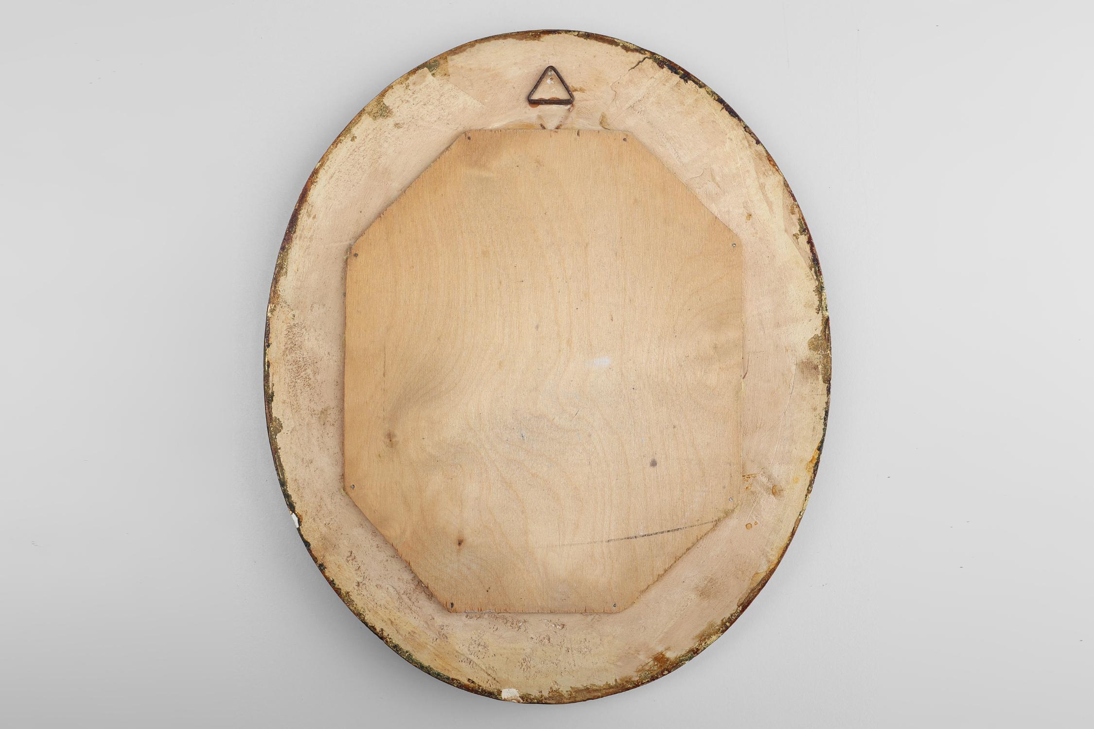 Specchio ovale in stile barocco francese in legno dorato con decorazioni floreali in vendita 2