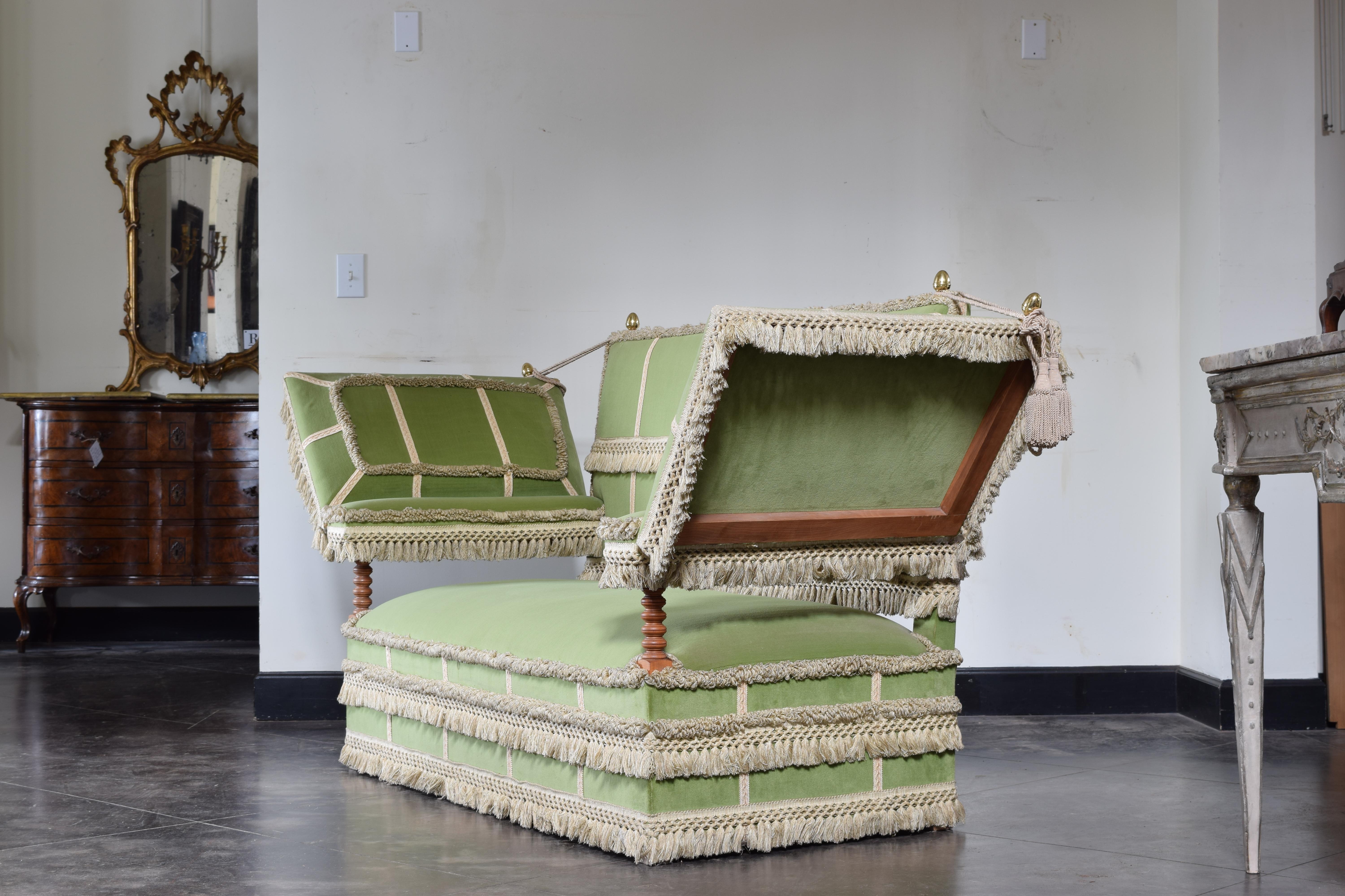 Gepolstertes Samt-Sessel im französischen Barockstil im Knole-Stil, 2. Hälfte des 20. Jahrhunderts. im Zustand „Gut“ im Angebot in Atlanta, GA