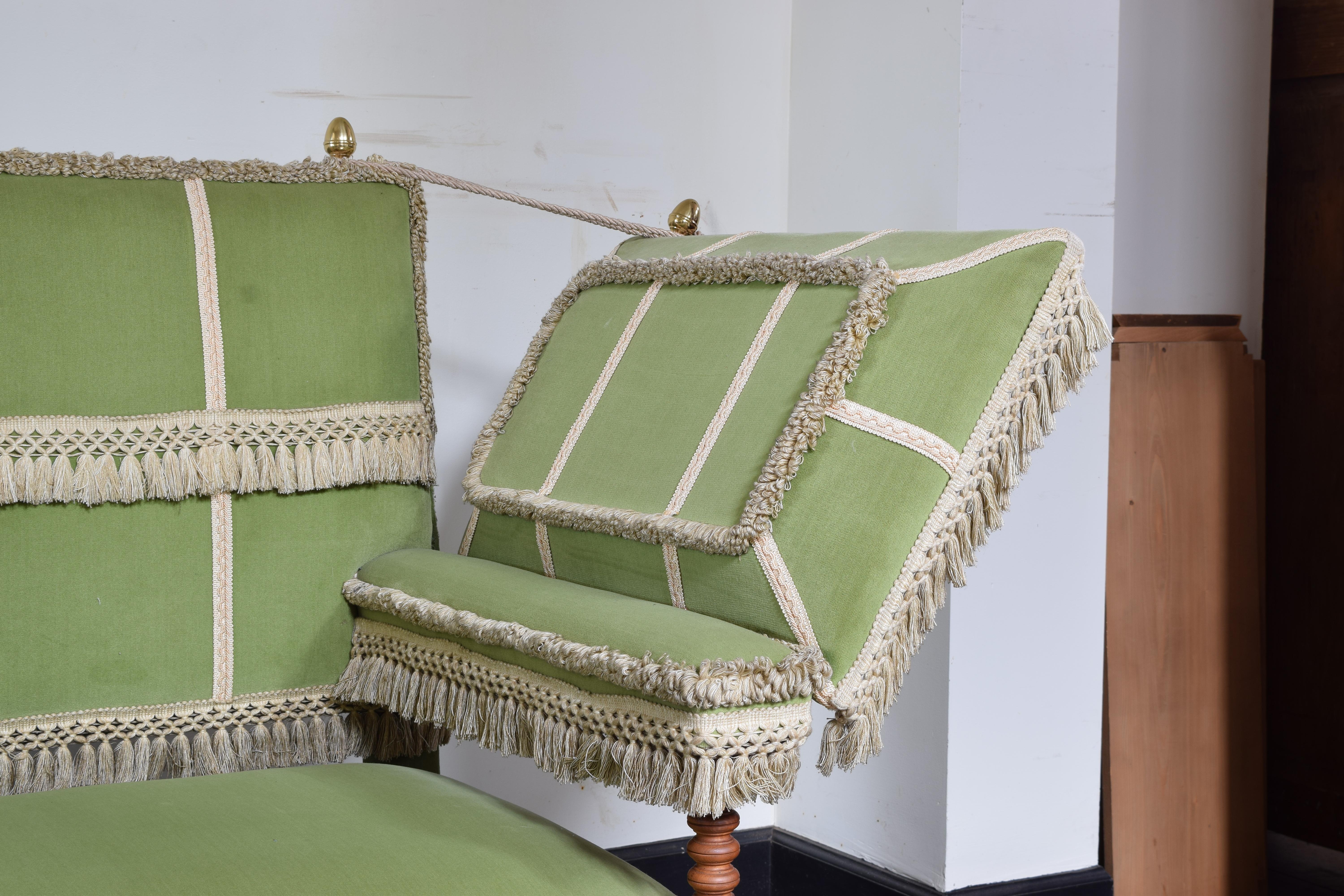 French Baroque Style Velvet Upholstered Knole Style Settee, 2nd half 20th cen. For Sale 3