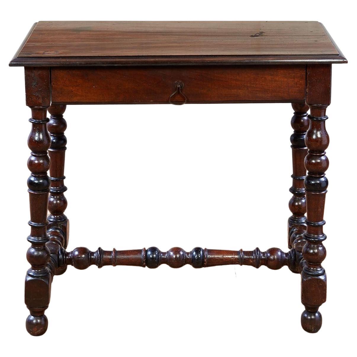 Mesa auxiliar barroca francesa de nogal