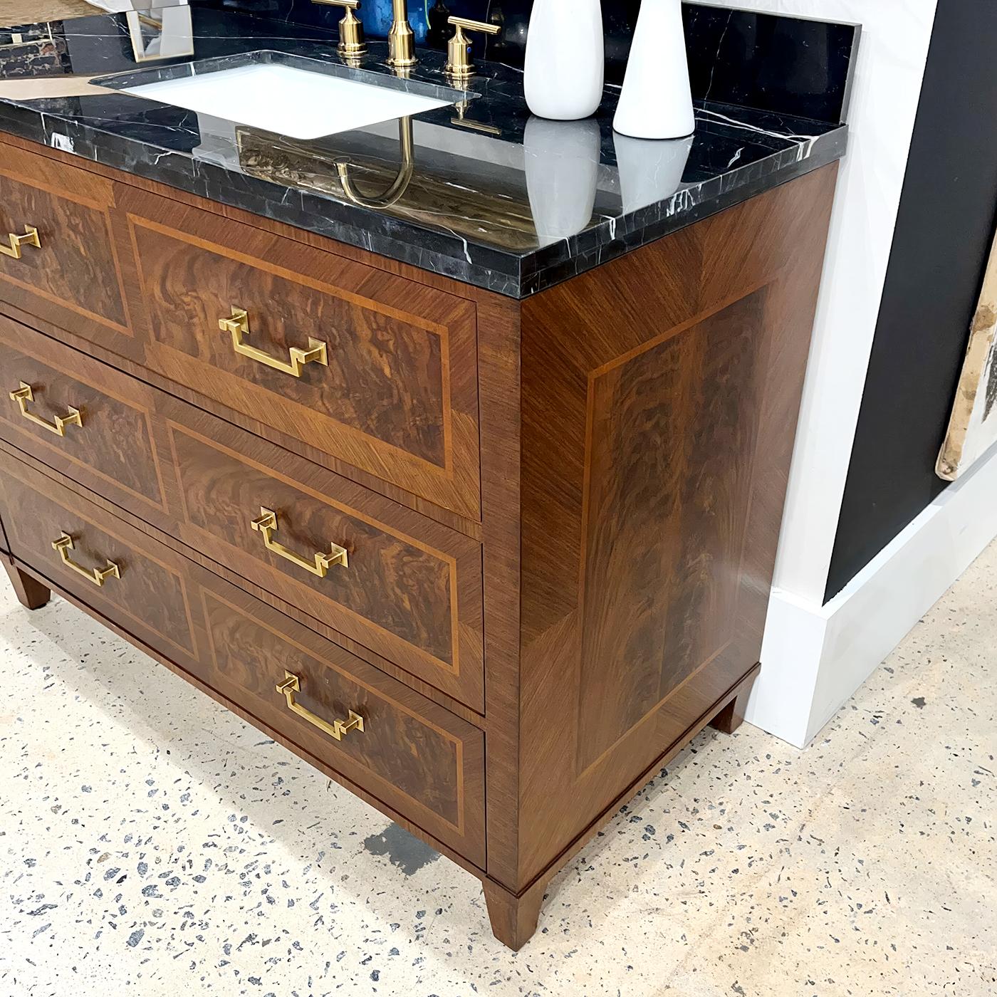 Meuble de salle de bain français foncé Neuf - En vente à Westwood, NJ
