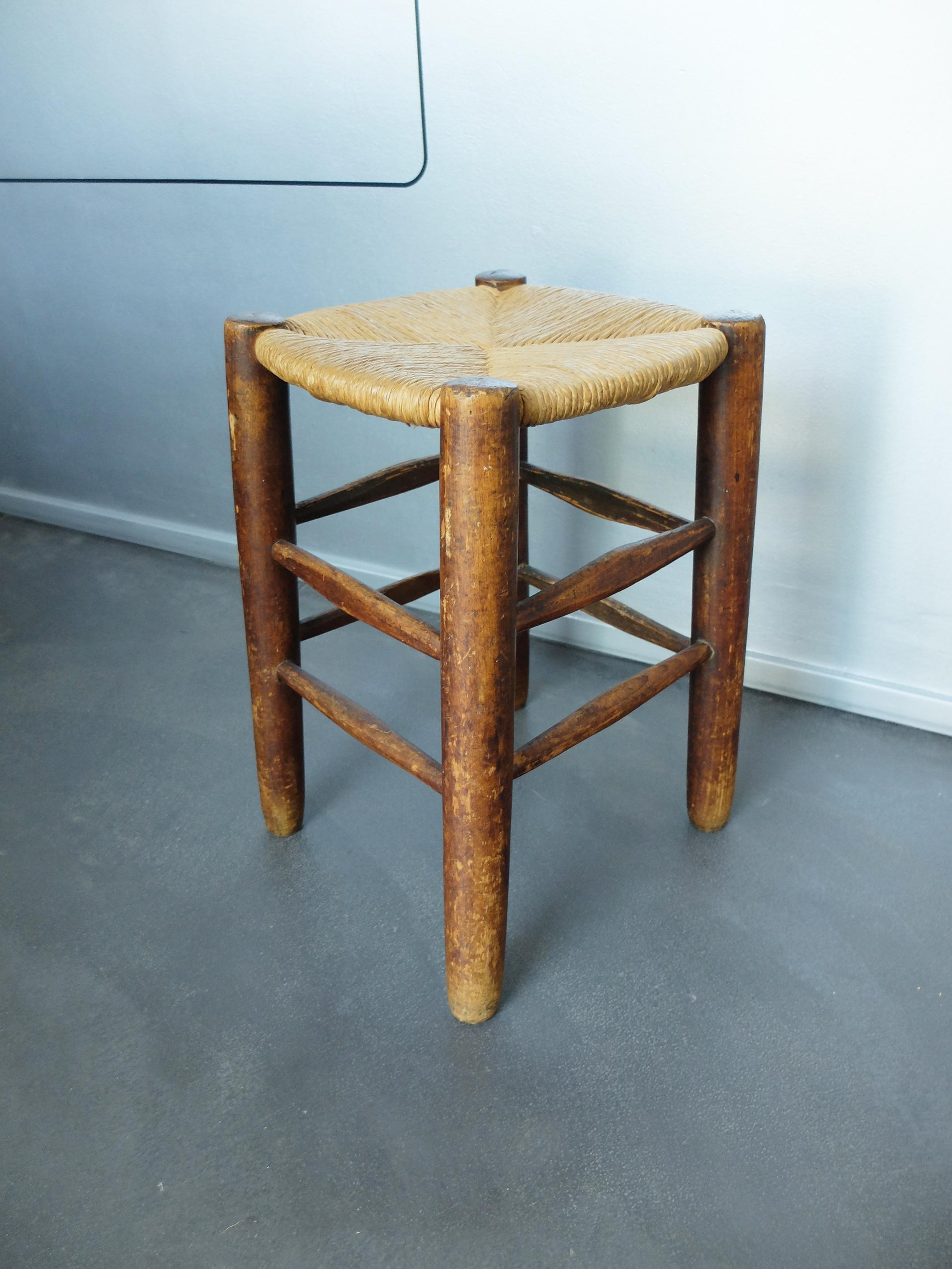 French Bauche Straw Stool, in the Style of Charlotte Perriand In Good Condition For Sale In Vorst, BE