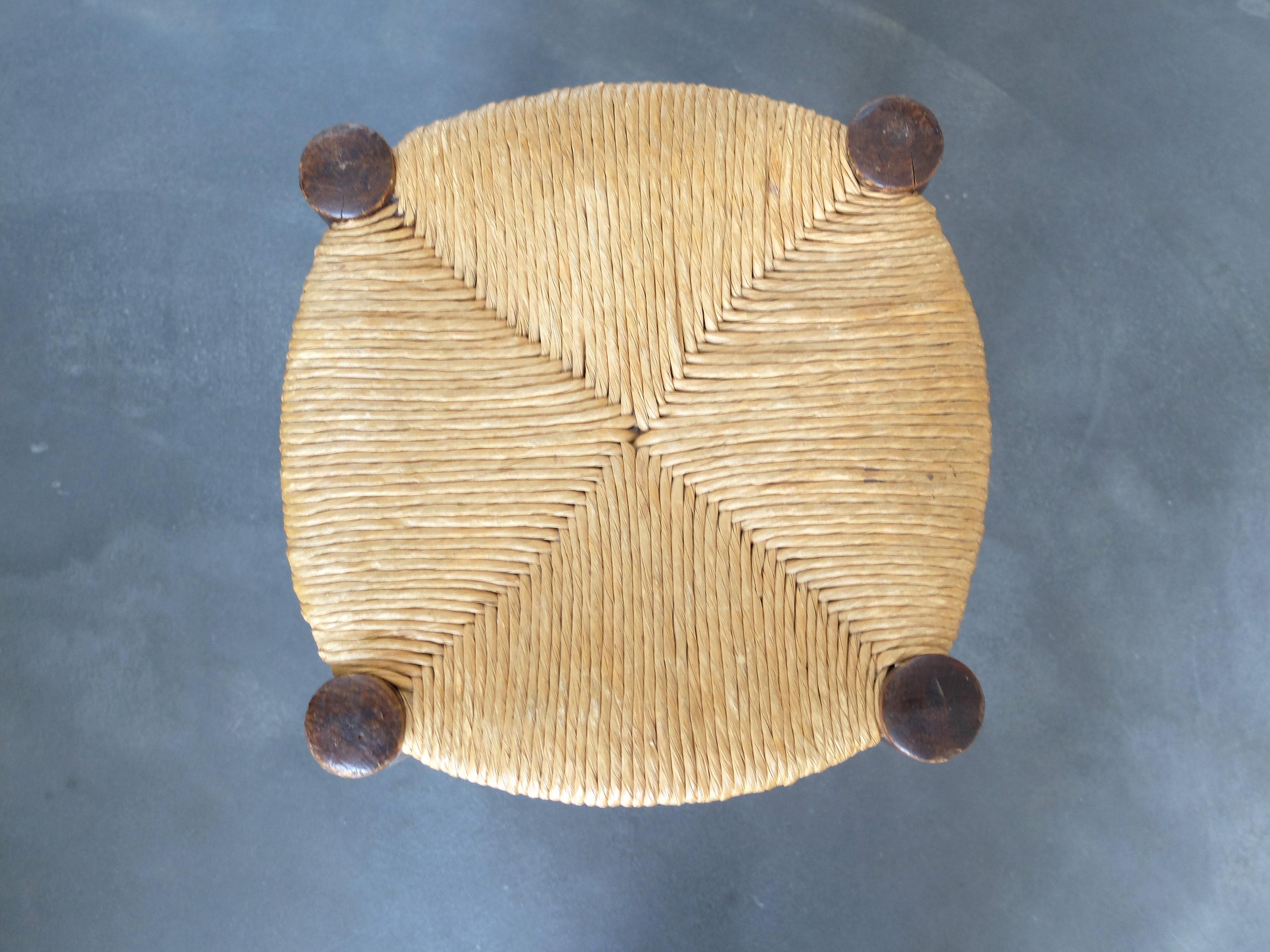 Mid-Century Modern Tabouret français en paille Bauche, dans le style de Charlotte Perriand en vente