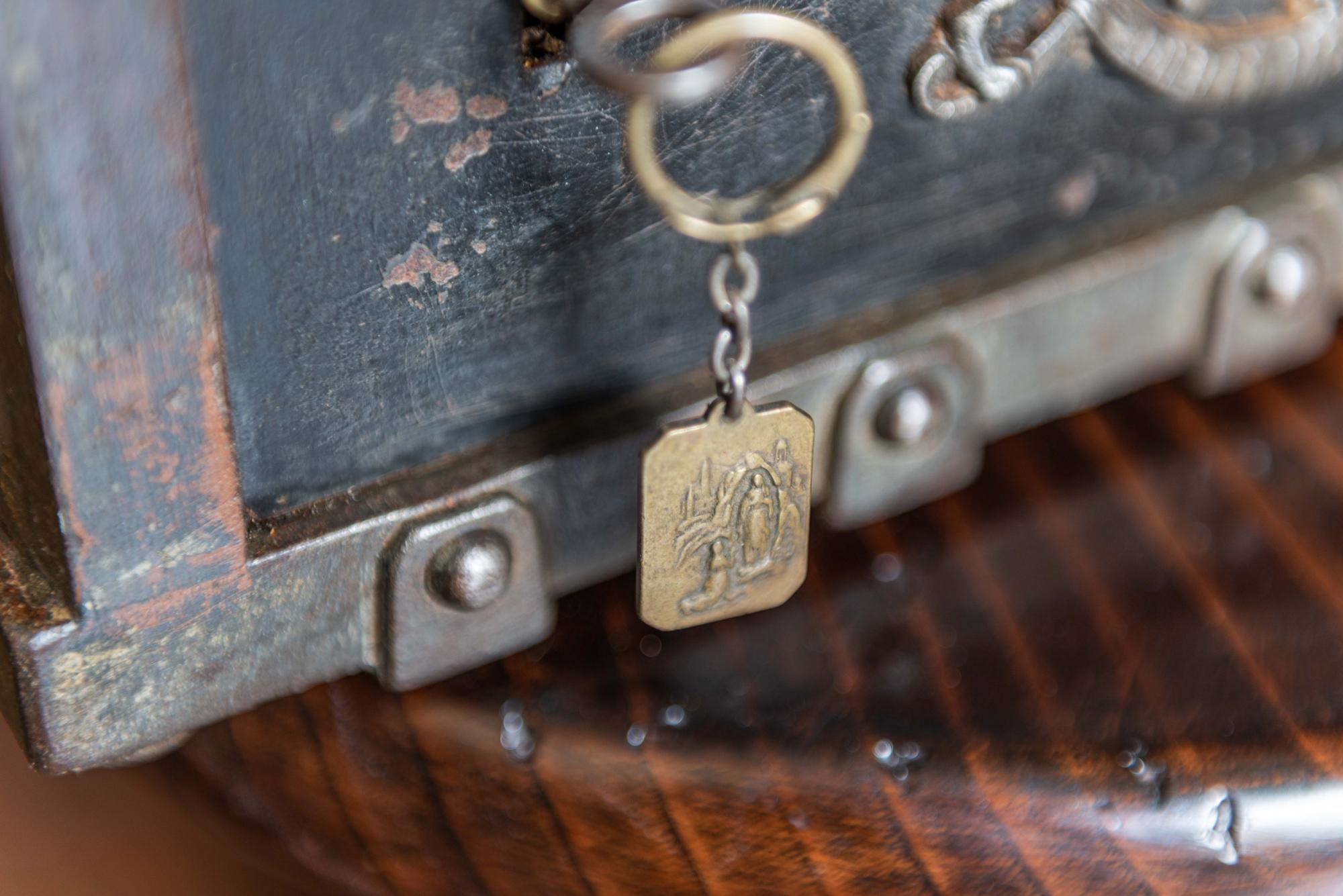 French Bauche Studded Travelling Strongbox Safe, circa 1870-1880 6