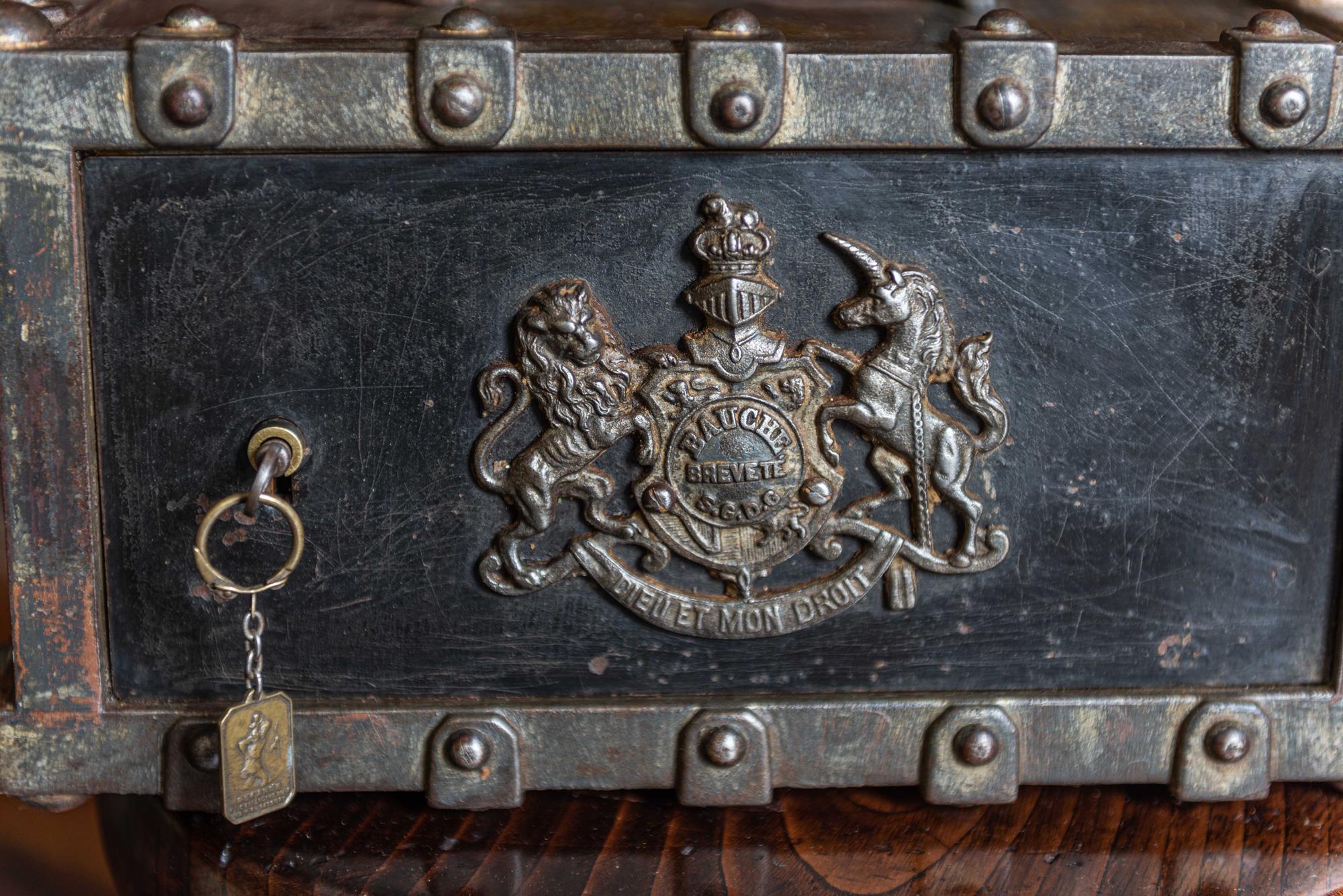 French Bauche Studded Travelling Strongbox Safe, circa 1870-1880 2