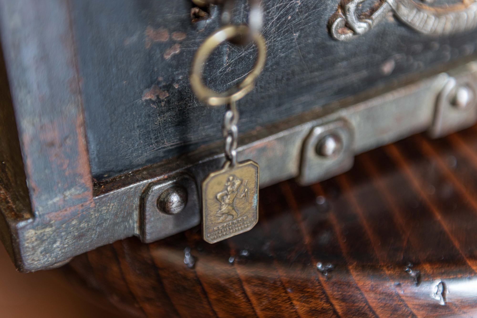 French Bauche Studded Travelling Strongbox Safe, circa 1870-1880 5