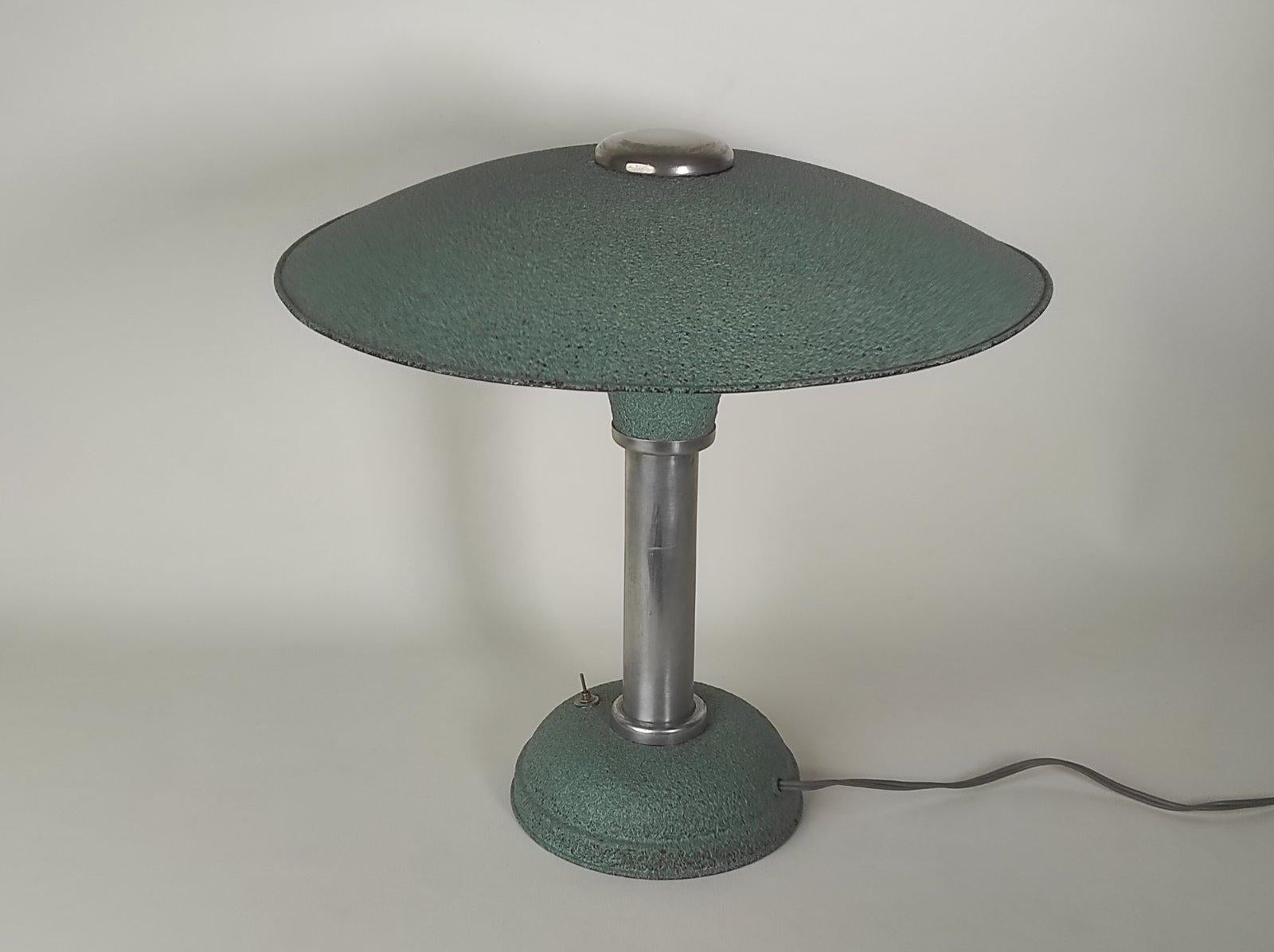 French Bauhaus Table Lamp 1930s In Fair Condition For Sale In Čelinac, BA
