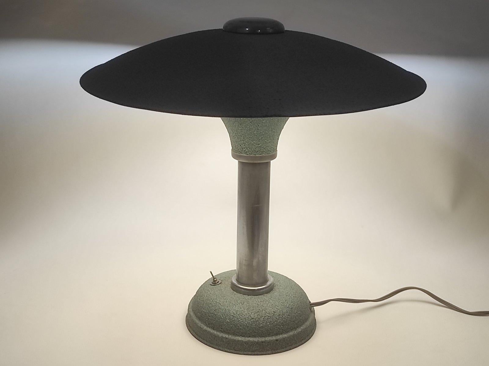 Mid-20th Century French Bauhaus Table Lamp 1930s For Sale