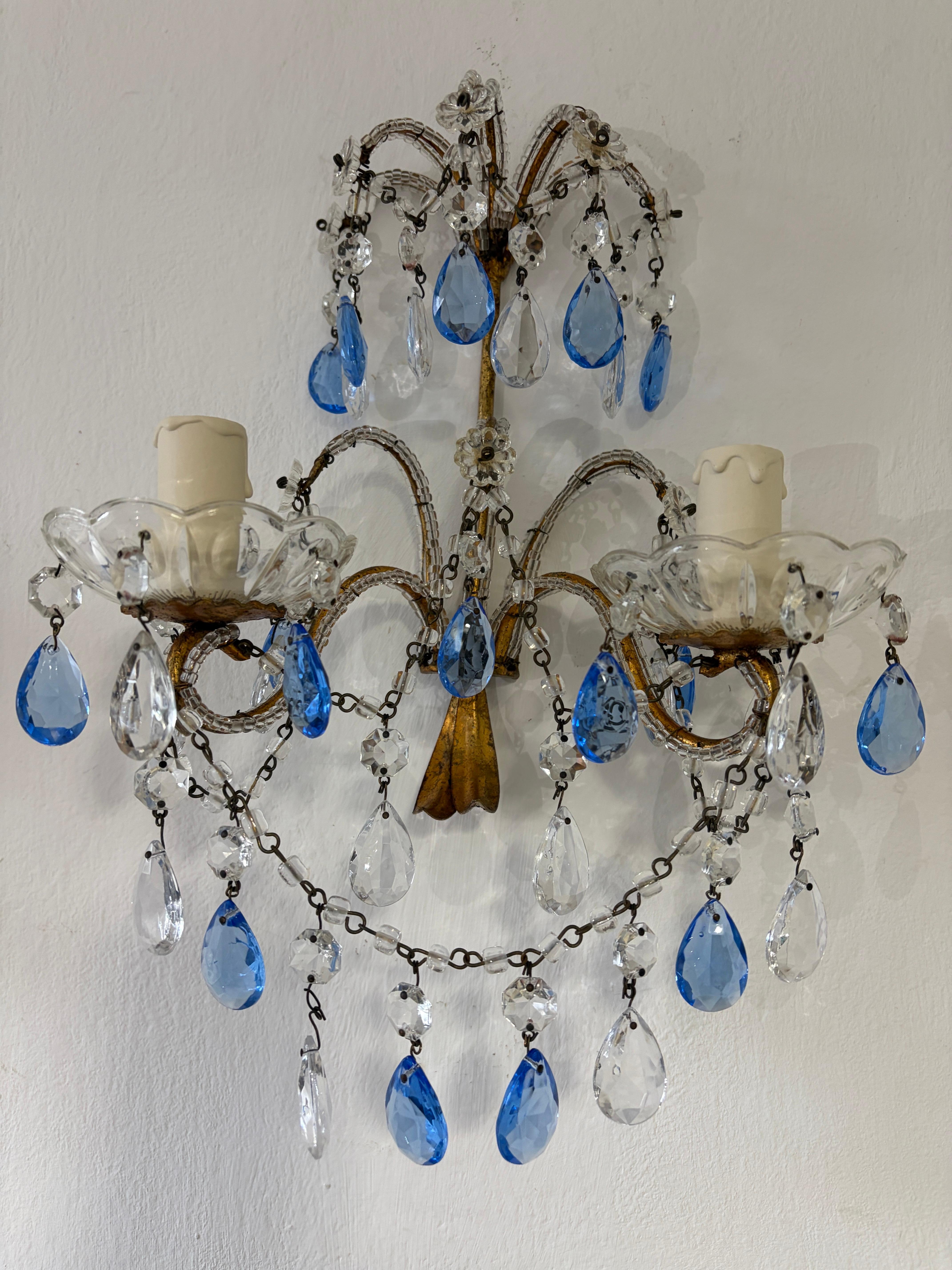 Sconcerto francese con perline blu e prismi trasparenti, 1900 In condizioni buone in vendita a Firenze, Toscana