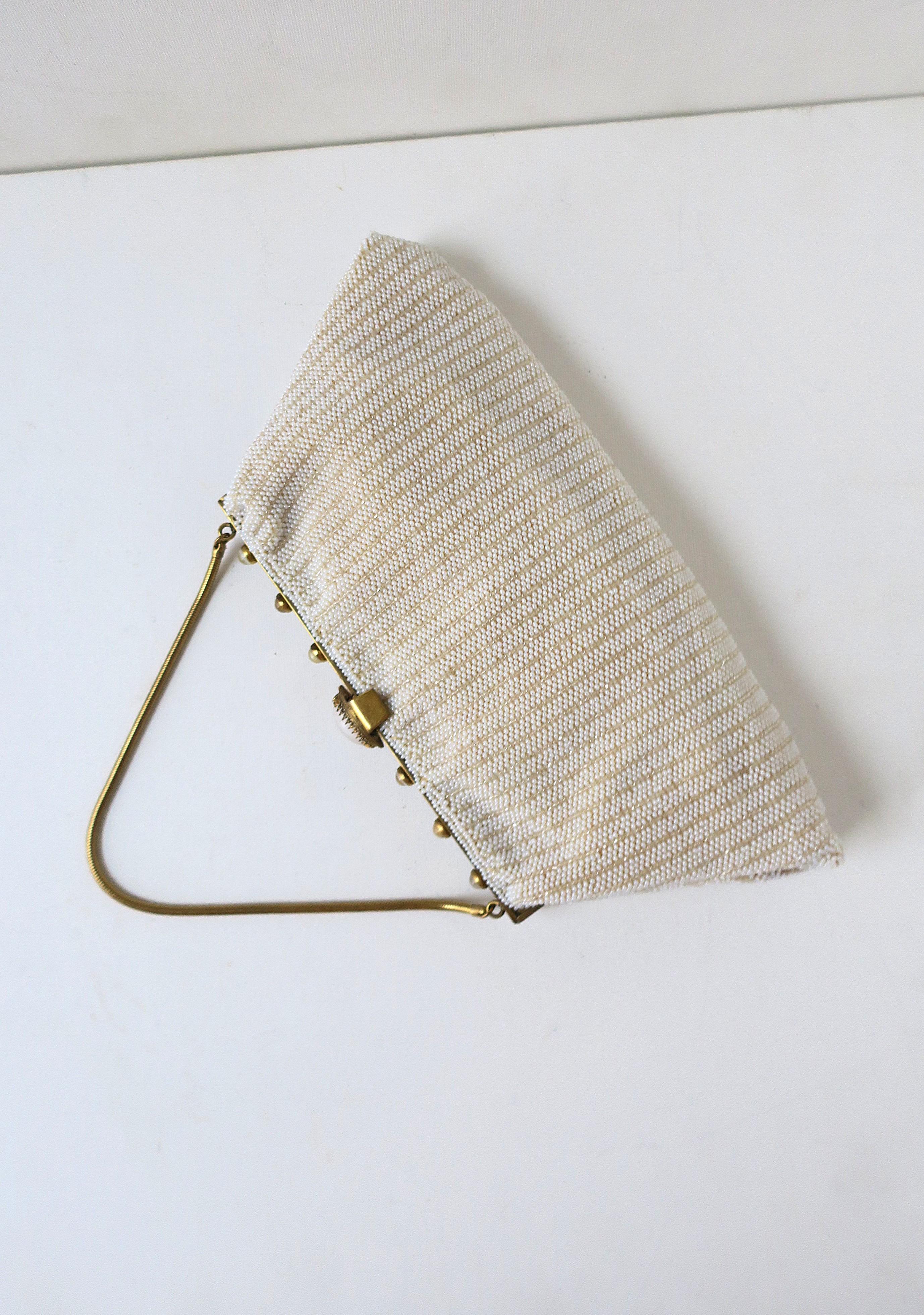 Français Sac de soirée en perles blanc français en vente