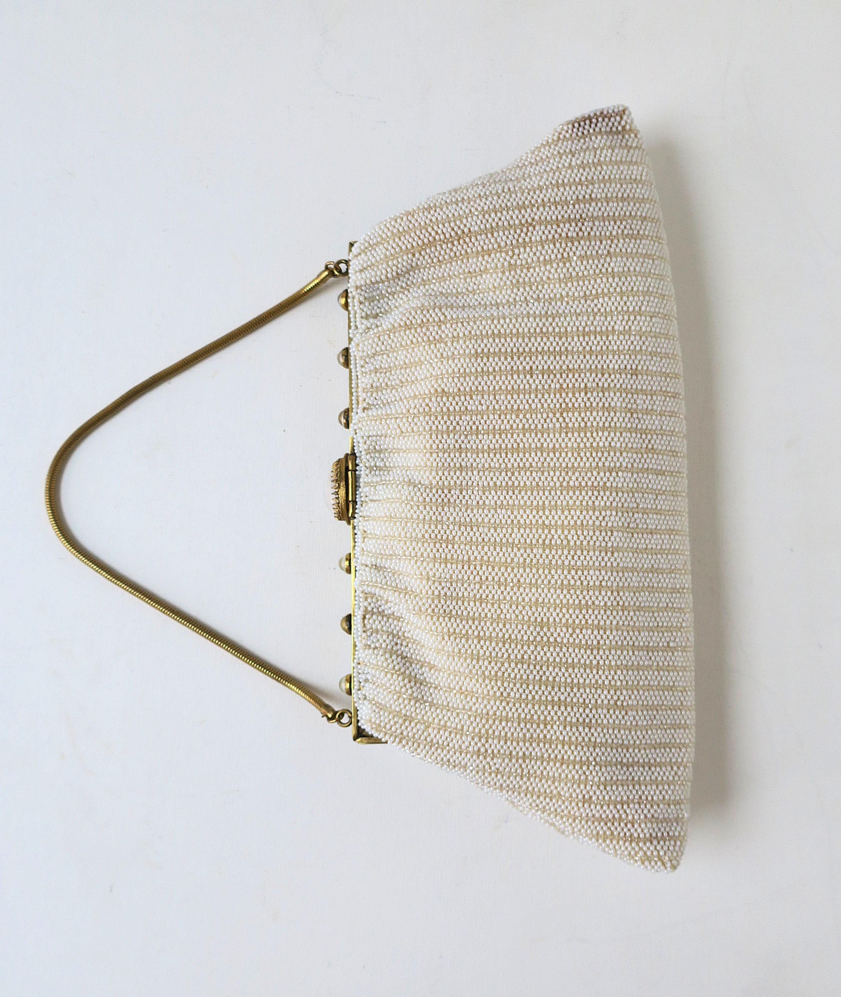 20ième siècle Sac de soirée en perles blanc français en vente