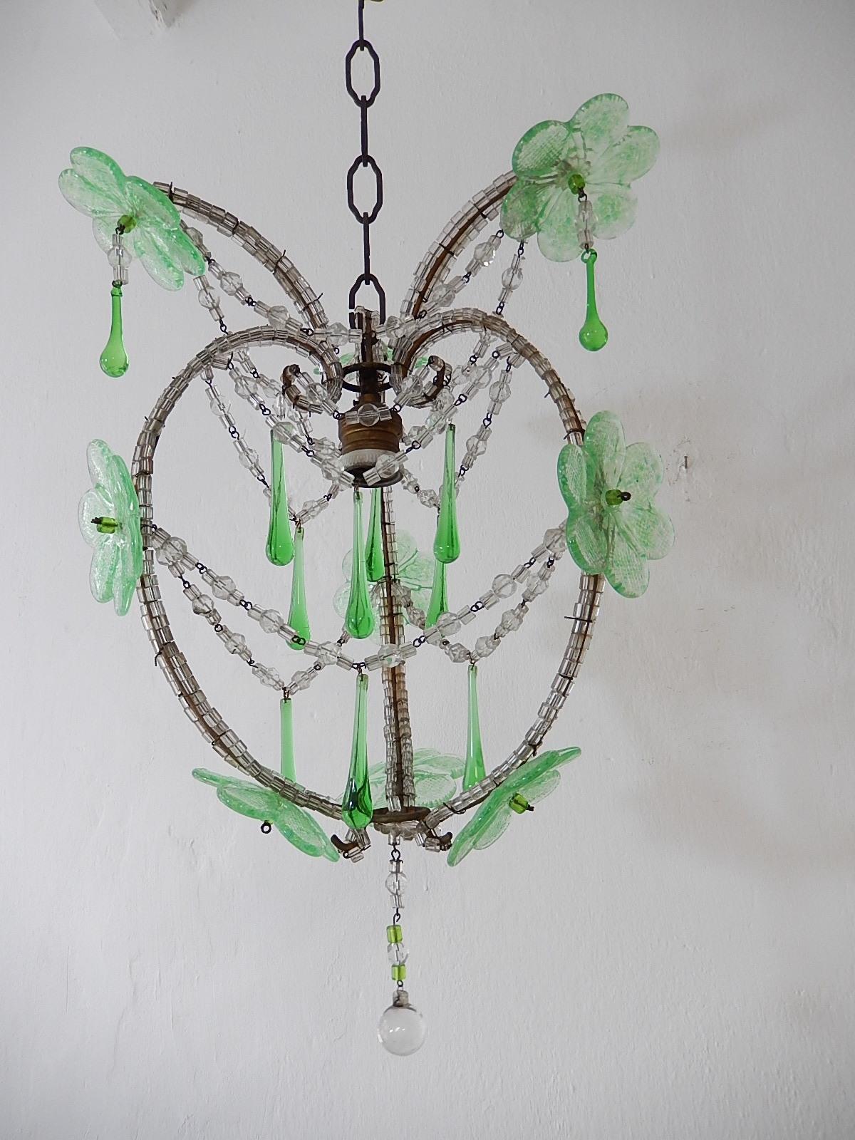 Français Lustre français perlé de Murano, verts gouttes, guirlandes de macaronis et fleurs, circa 1920 en vente
