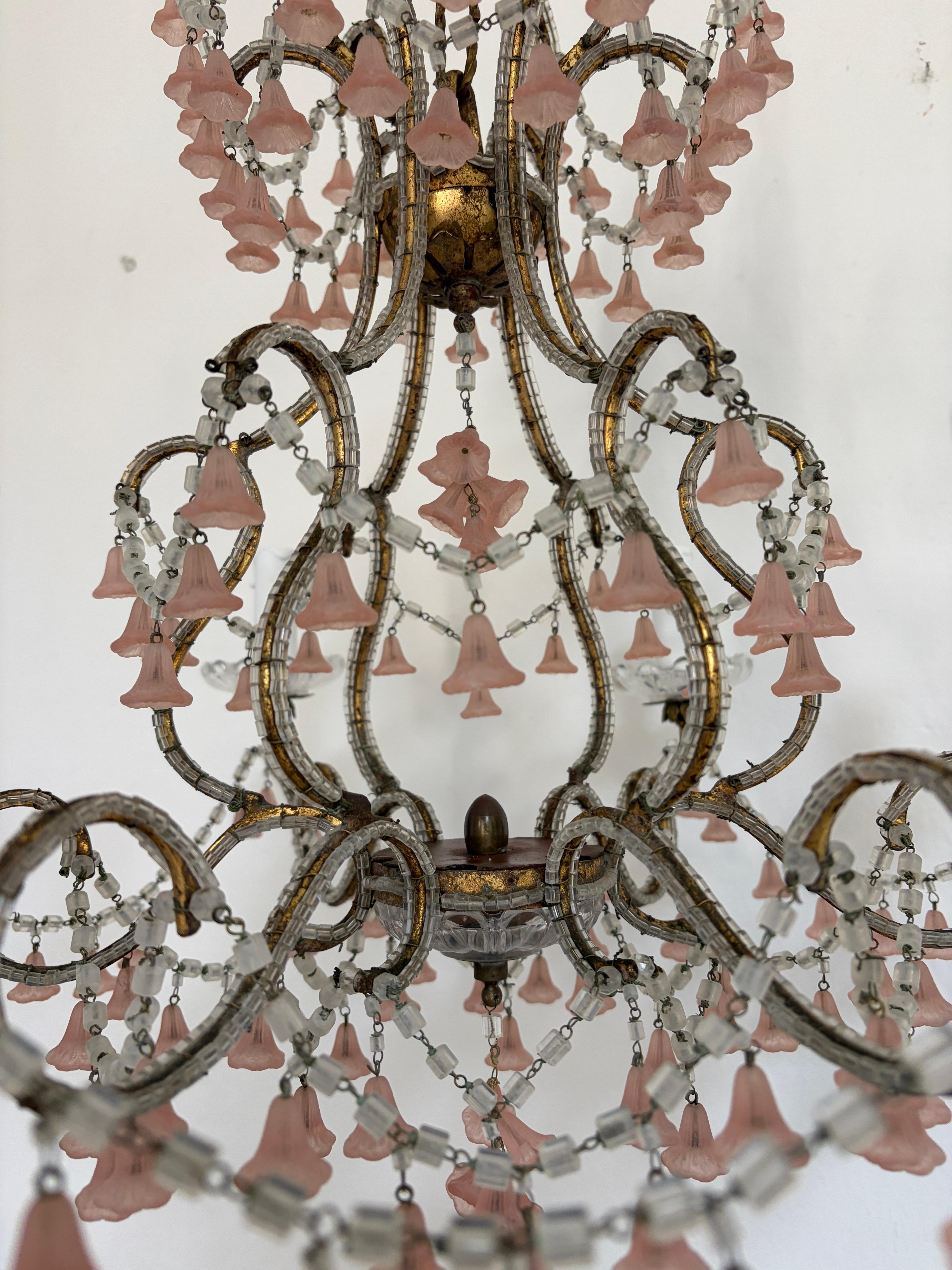 Araña francesa de Murano rosa con cuentas y campanas de flores, circa 1930 Extremadamente rara Cristal en venta