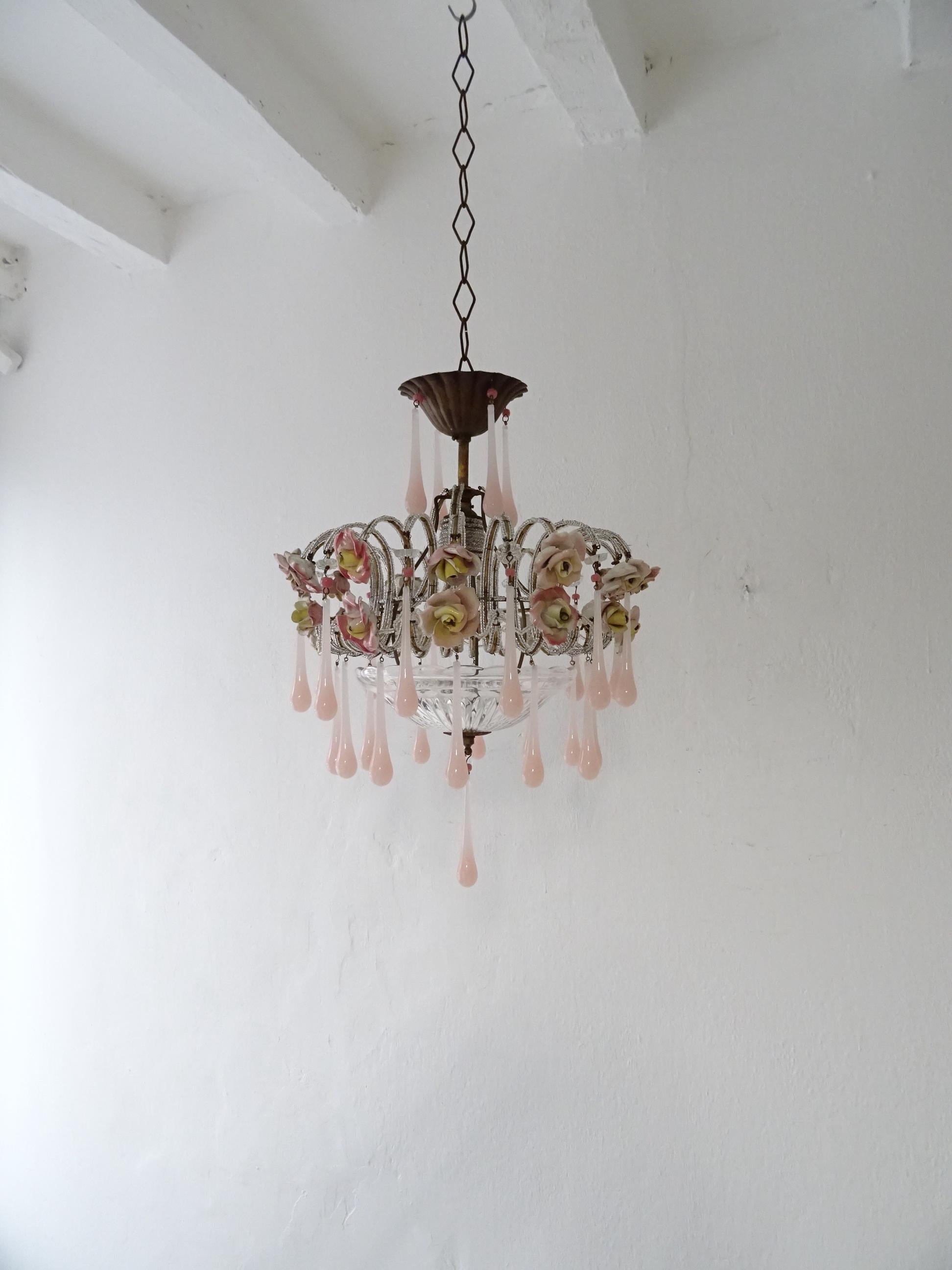 French Beaded Pink Opaline Porcelain Roses Chandelier, circa 1920 In Good Condition For Sale In Firenze, Toscana