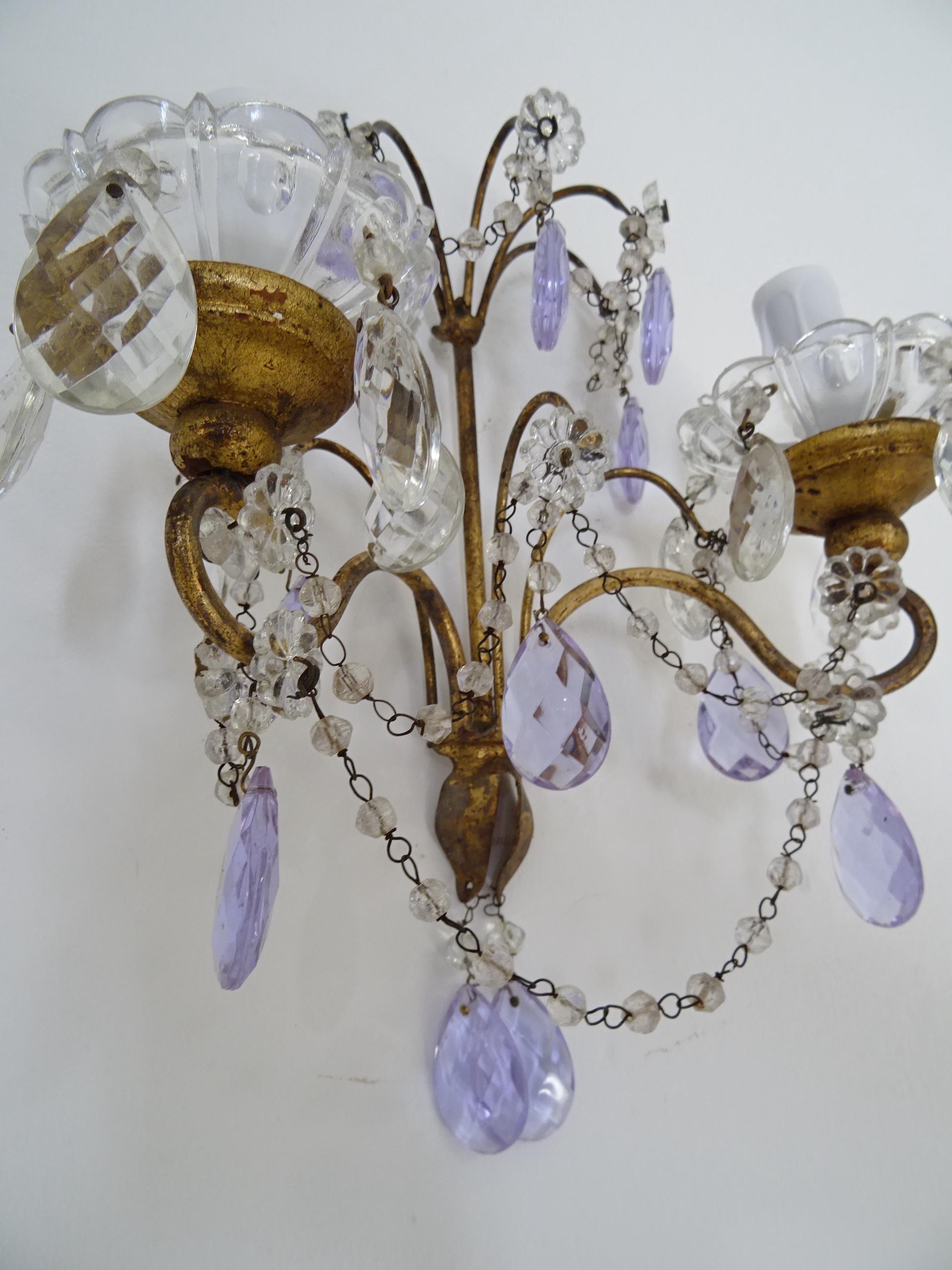 Perlenbesetzte lila-lavendelfarbene Prismen-Kristall-Wandleuchter, 1900 im Angebot 3