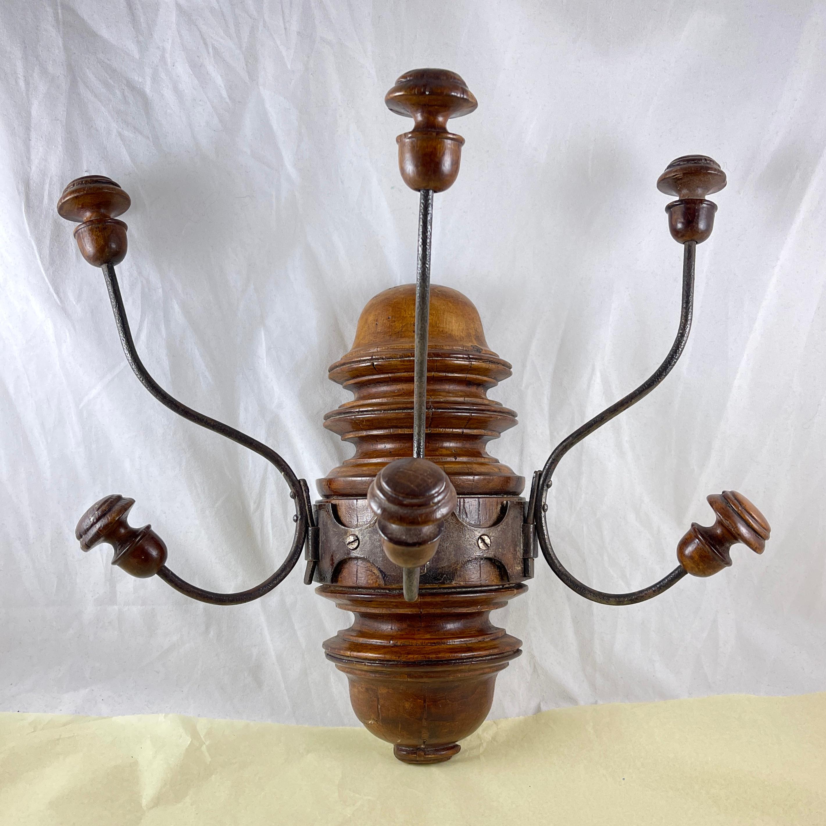 An unusual French Beaux-Arts period wood and iron pegged hat and coat rack, with removable arms – circa early 1900s.

Most often found in the entry ways of French homes or in the cafes and bistros of Paris.

Perfect in a bathroom for hanging robes