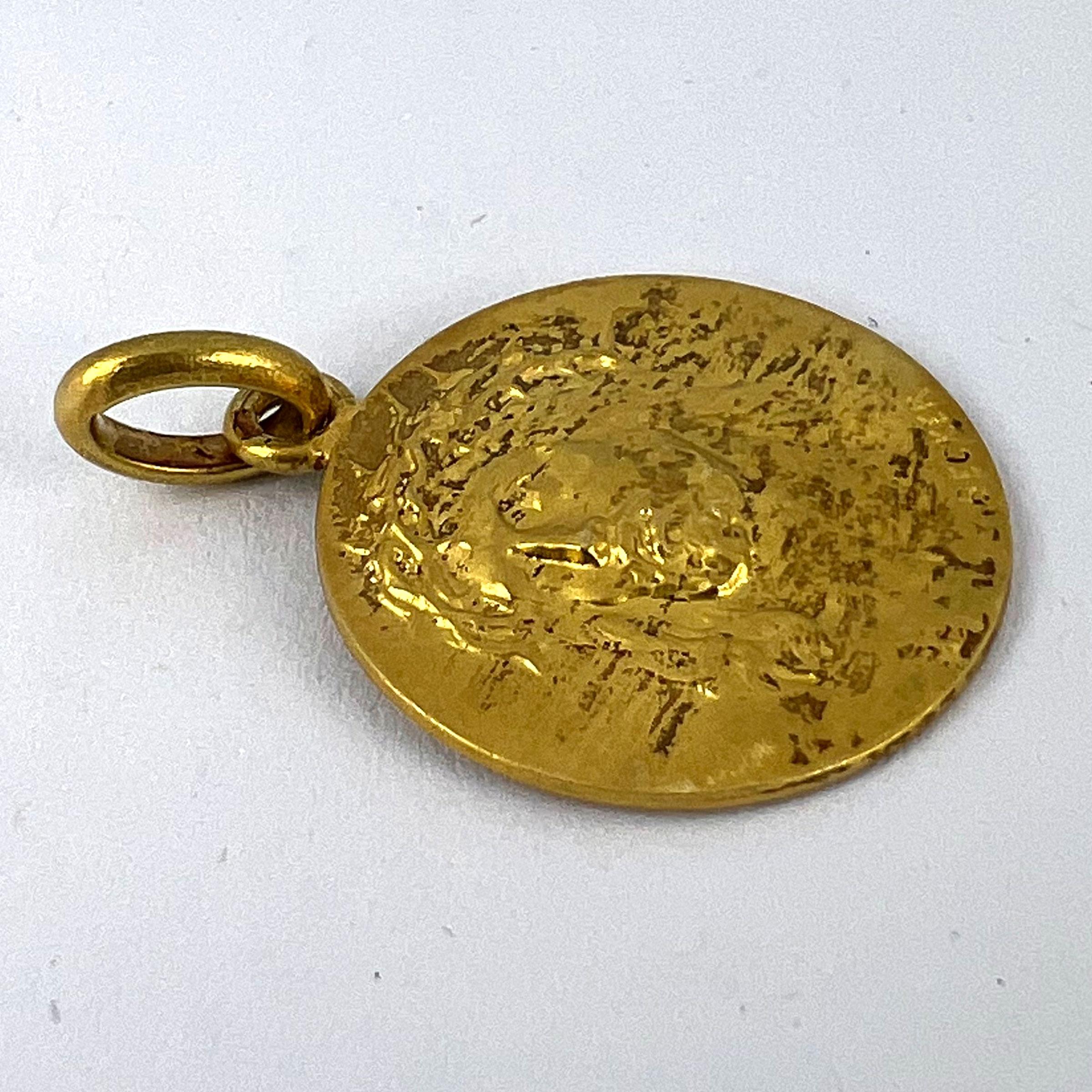 Pendentif en or jaune 18K avec breloque Jésus-Christ Couronne d'épines Médaille en vente 11