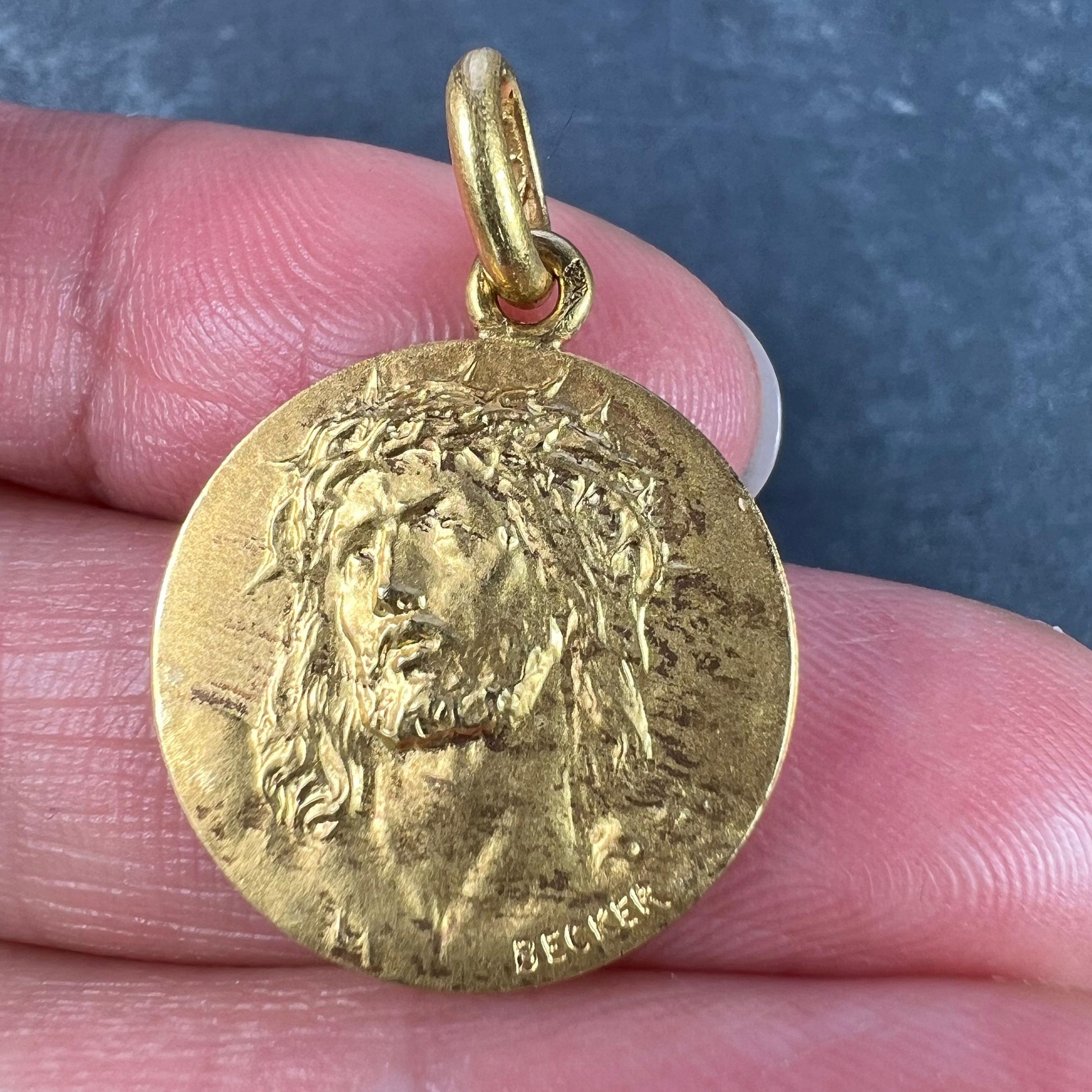 Pendentif en or jaune 18K avec breloque Jésus-Christ Couronne d'épines Médaille en vente 1