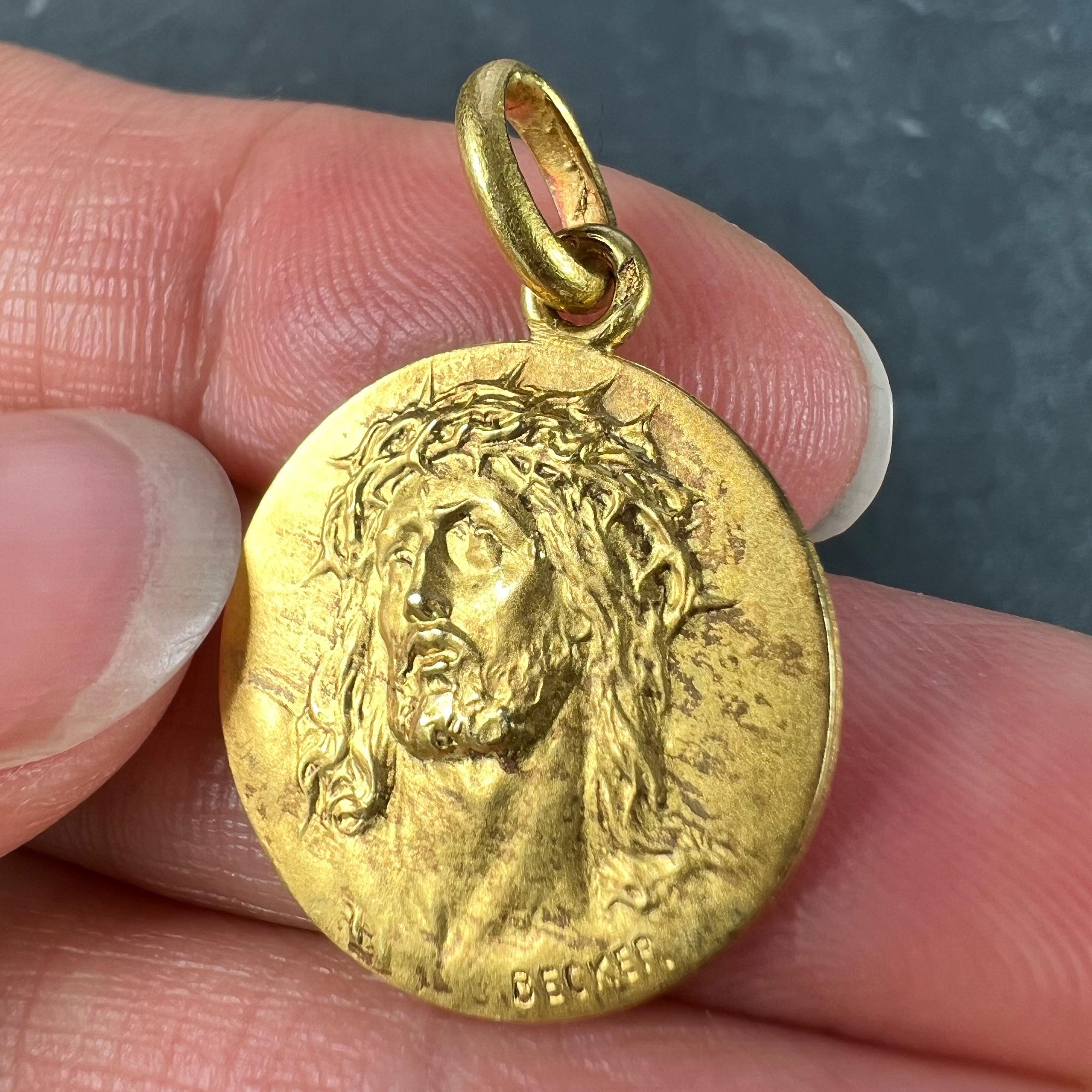 Pendentif en or jaune 18K avec breloque Jésus-Christ Couronne d'épines Médaille en vente 2
