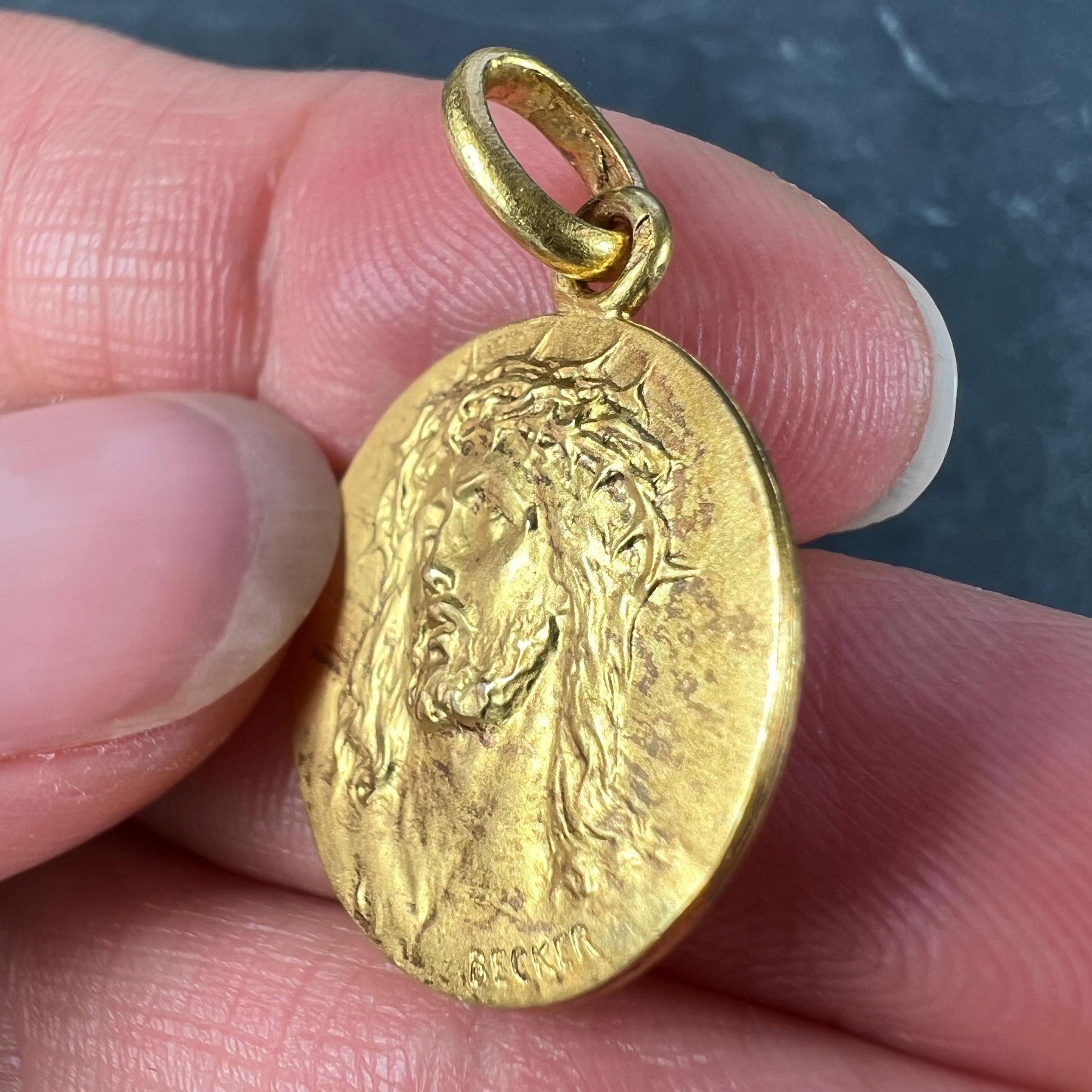 Pendentif en or jaune 18K avec breloque Jésus-Christ Couronne d'épines Médaille en vente 3