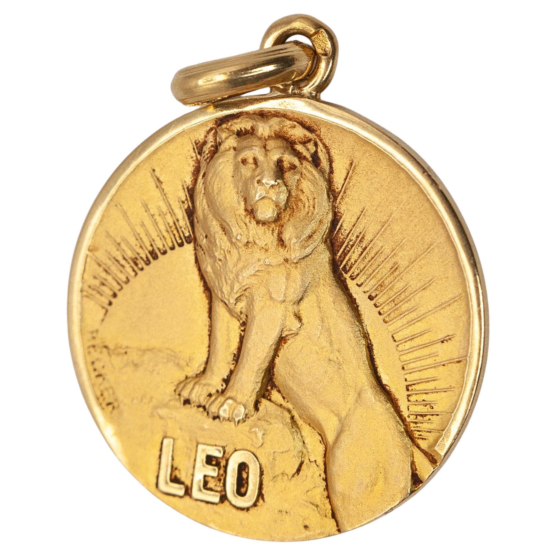 Modern French Becker 18K Yellow Gold Leo Double Sided Zodiac Charm Pendant