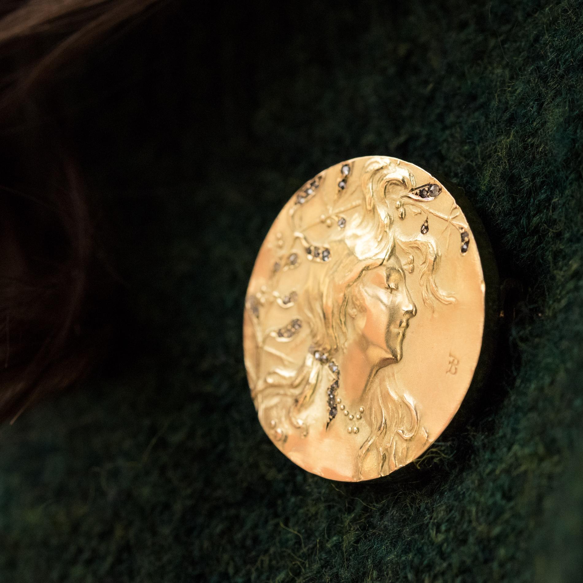 French Becker Art Nouveau Rose-Cut Diamond 18 Karat Yellow Gold Brooch For Sale 3