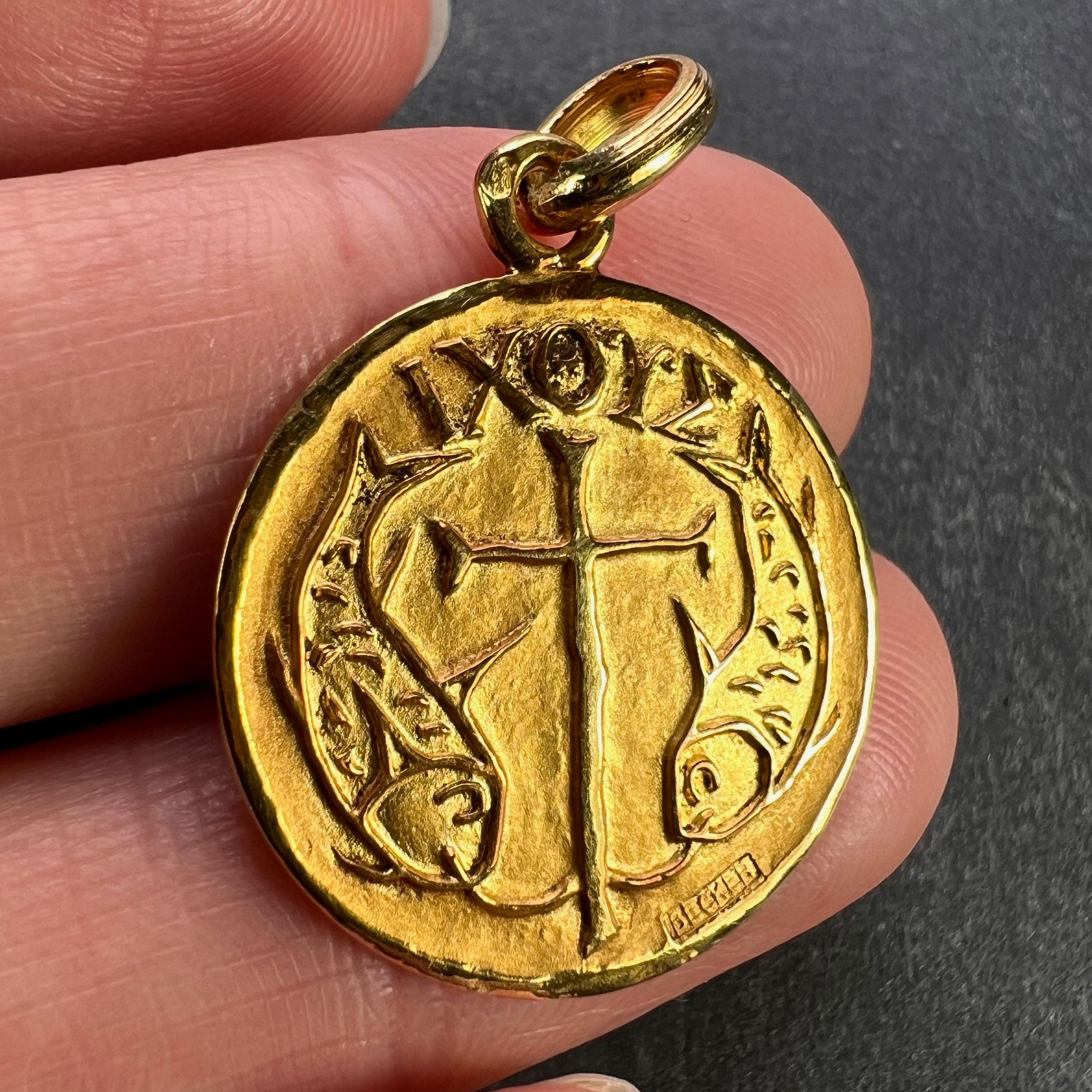 French Becker IXOYE Jesus Fish 18K Yellow Gold Medal Pendant In Good Condition In London, GB