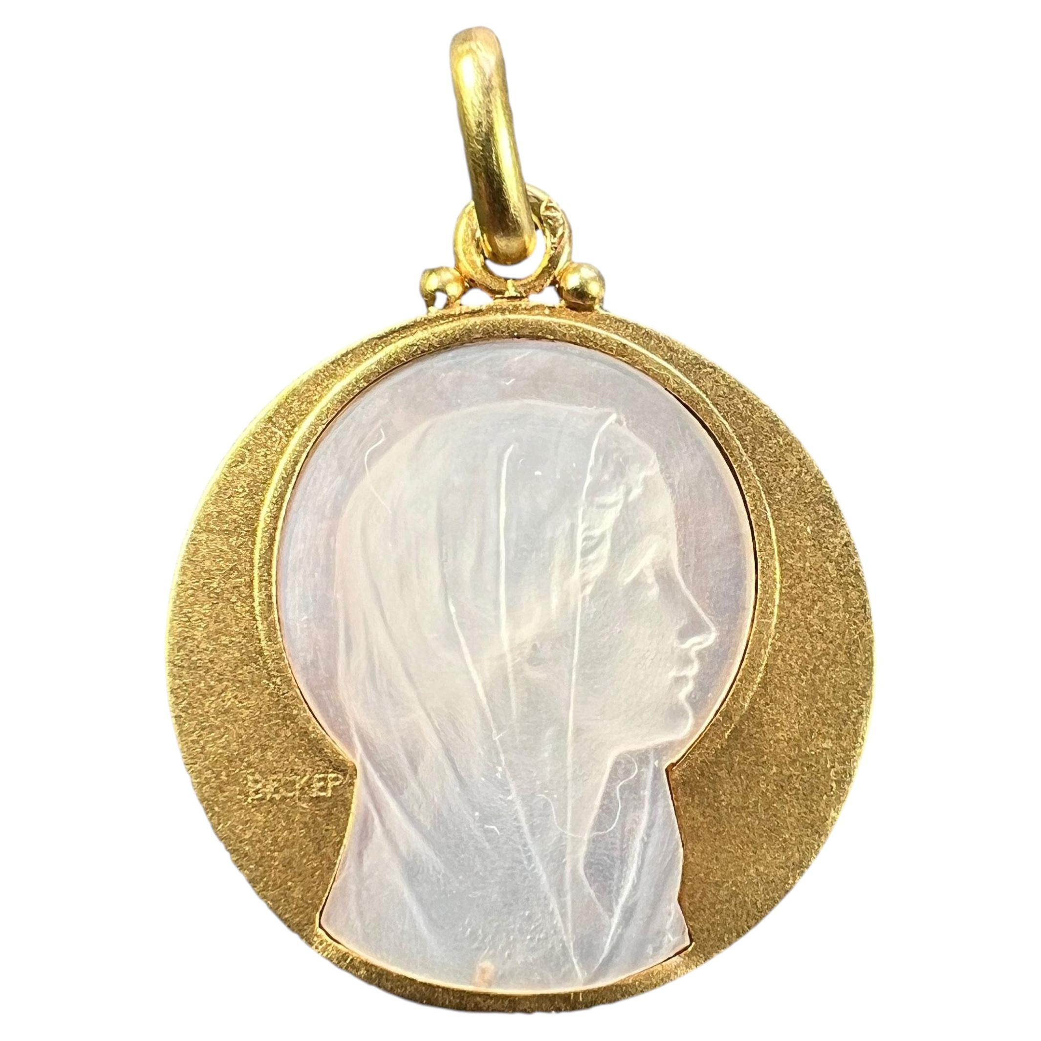 Pendentif-breloque « Vierge Marie » de la marque française Becker, en nacre et or jaune 18 carats