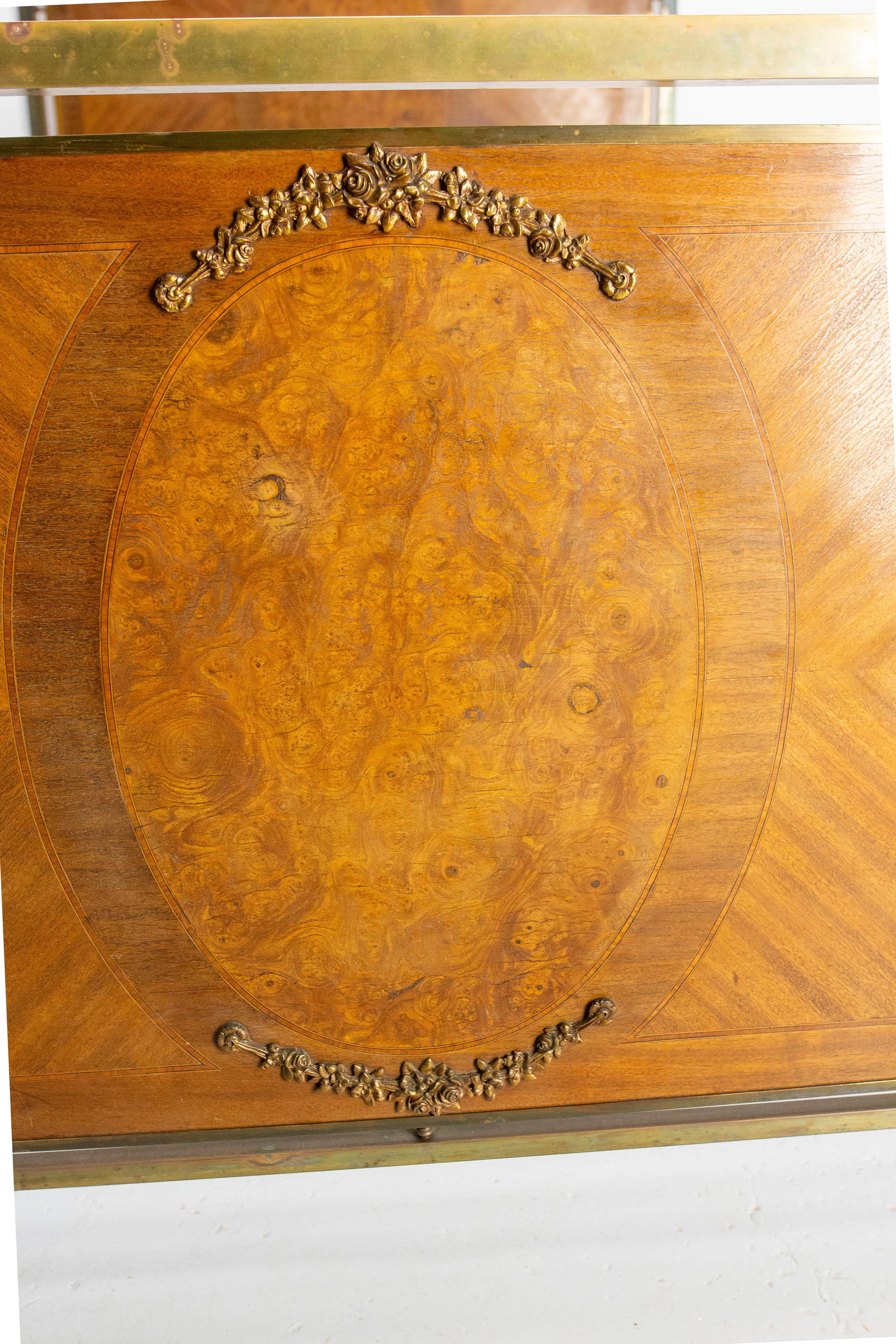 French Bed Classical Style Burl Walnut Copper & Brass circa 1900 For Sale 8