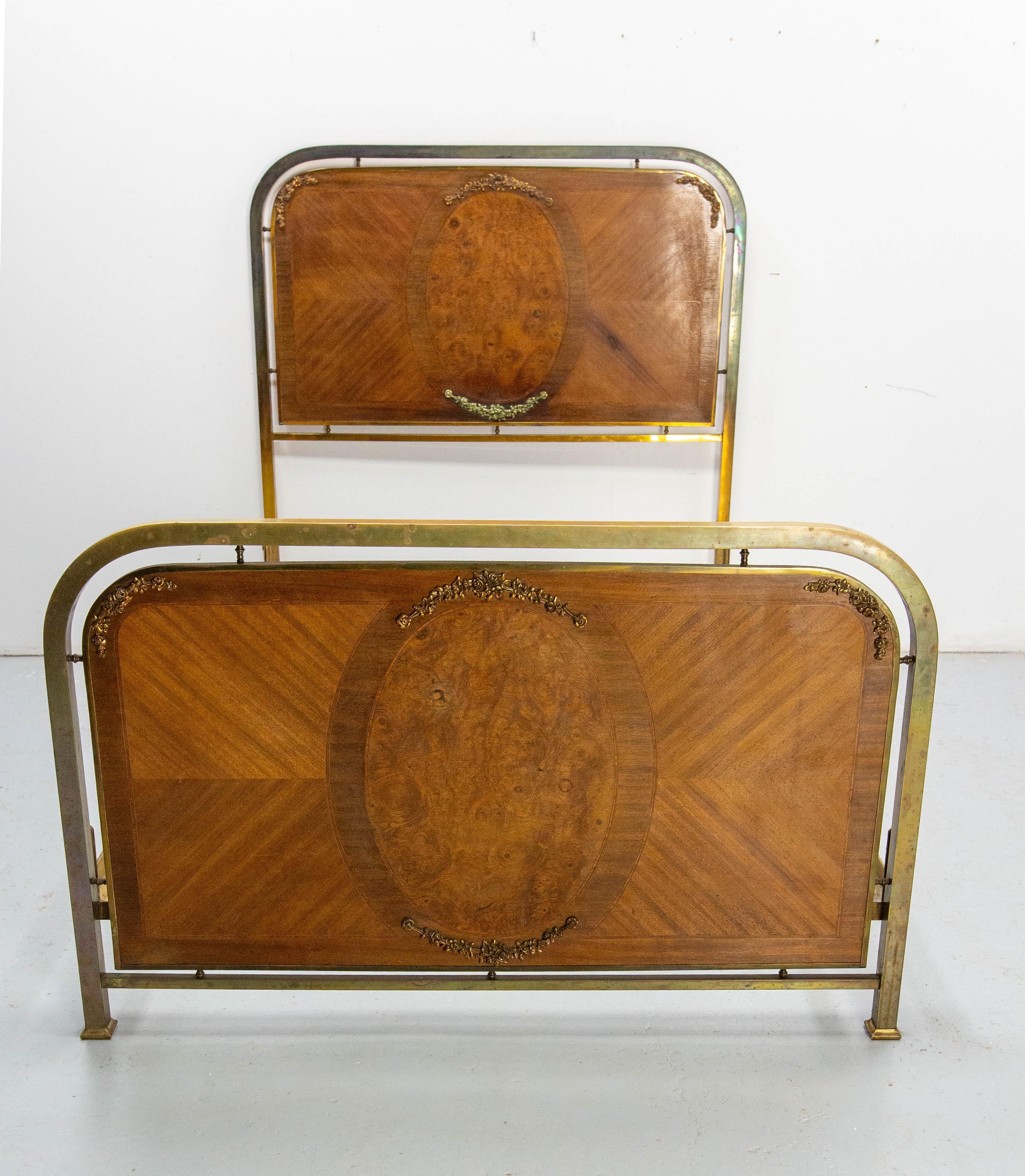 Neoclassical French Bed Classical Style Burl Walnut Copper & Brass circa 1900 For Sale