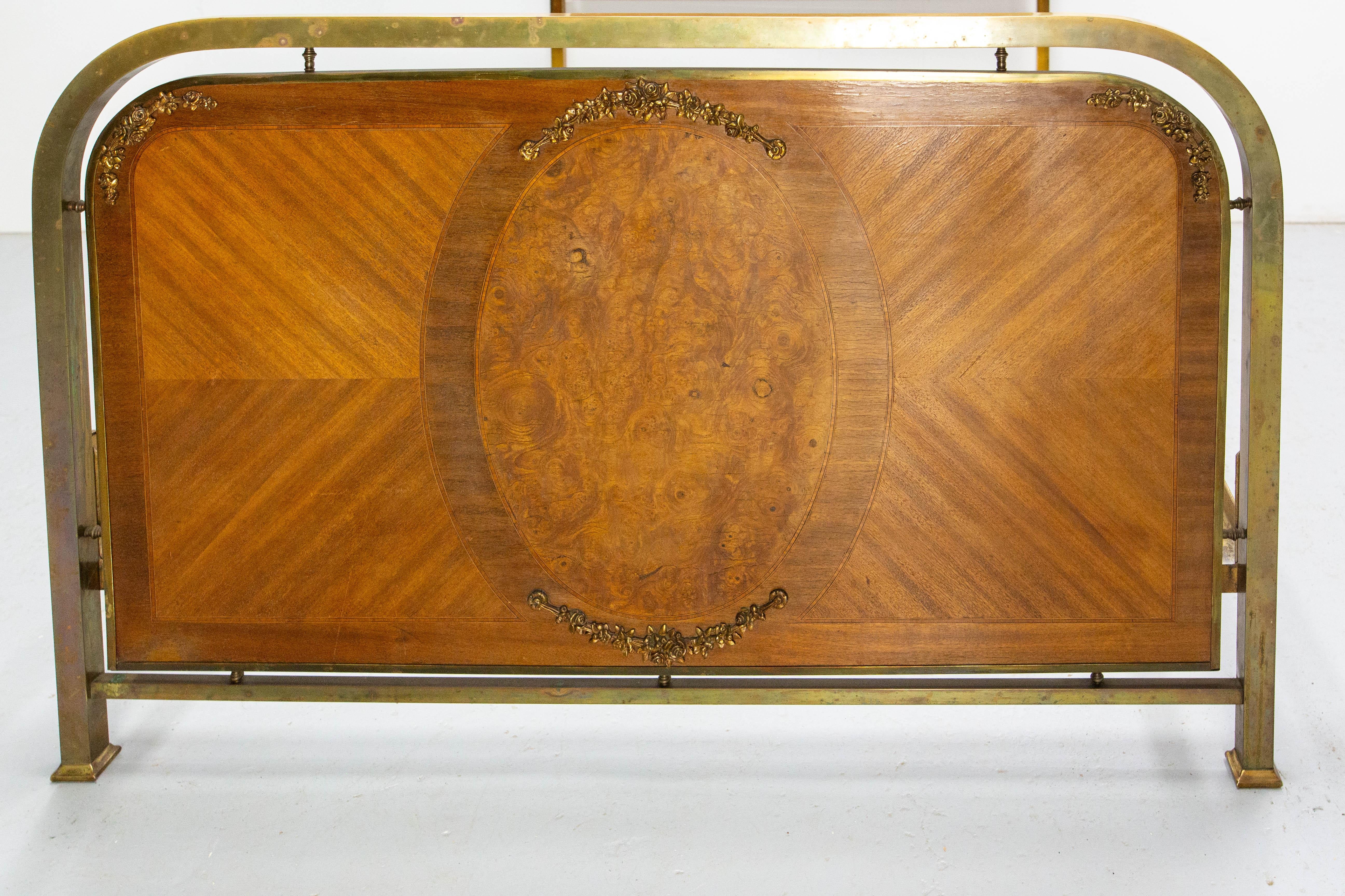 Early 20th Century French Bed Classical Style Burl Walnut Copper & Brass circa 1900 For Sale