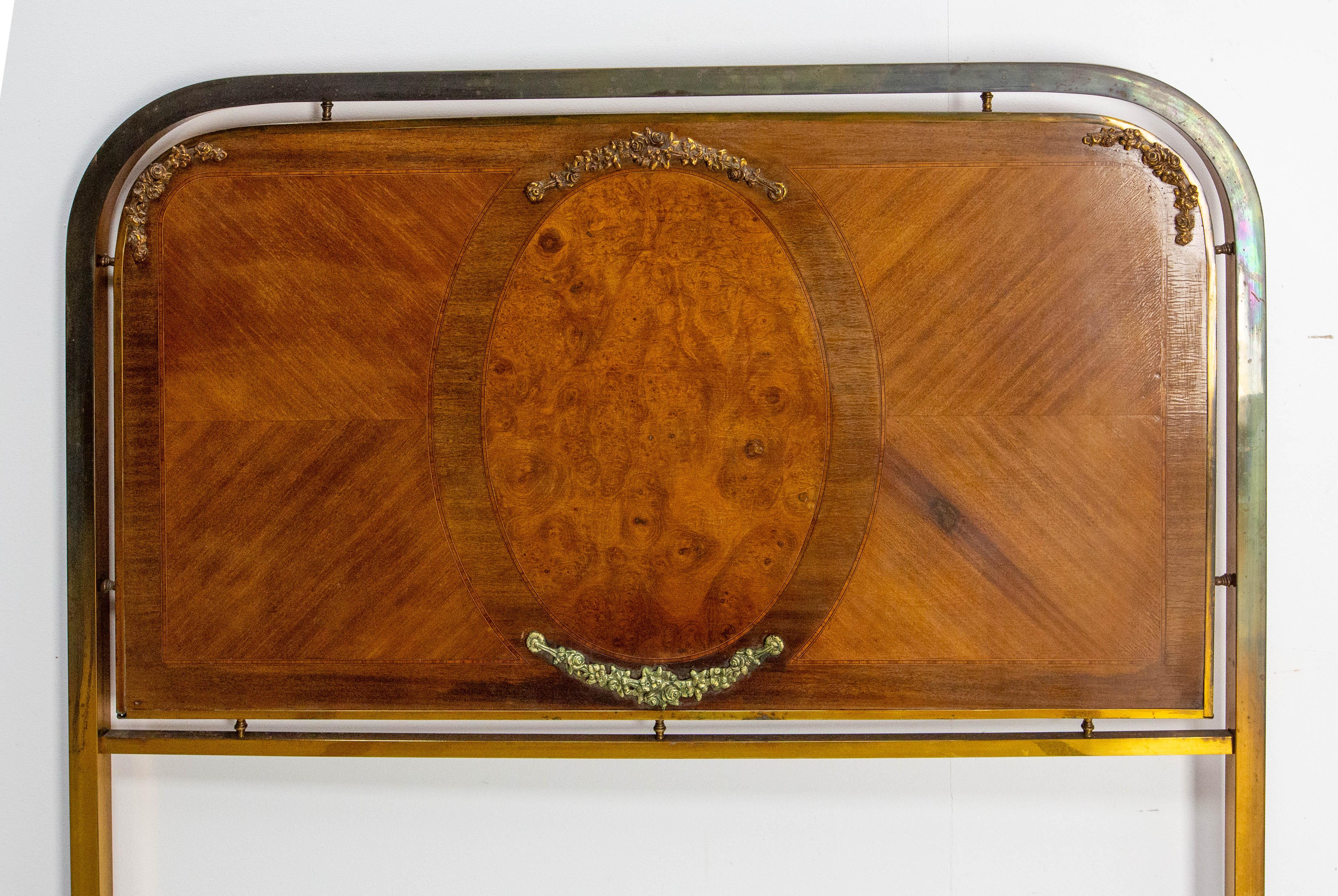French Bed Classical Style Burl Walnut Copper & Brass circa 1900 For Sale 1