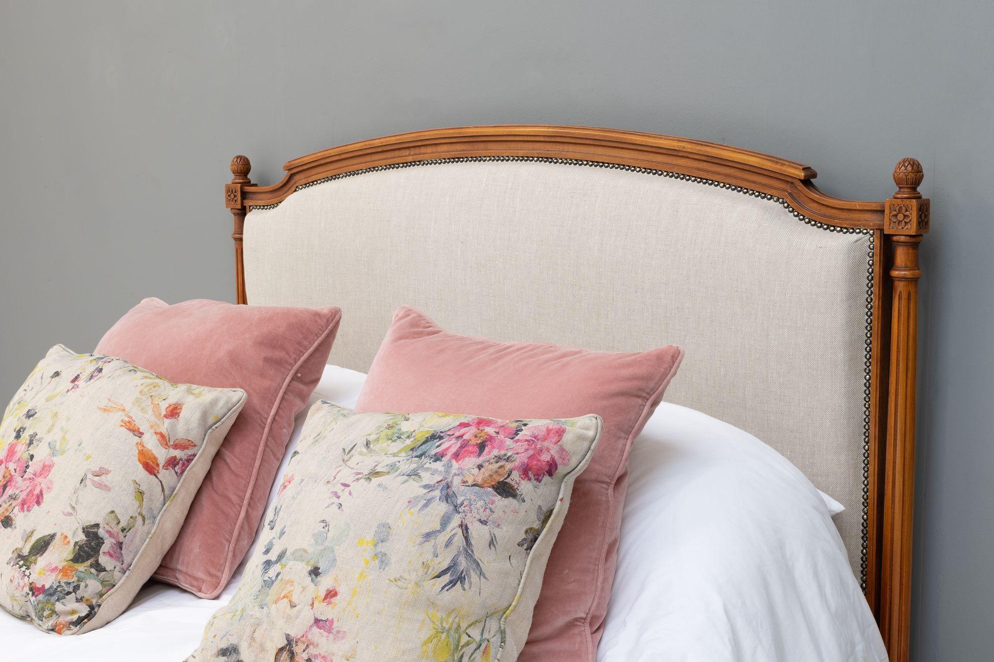 French Bed In Good Condition For Sale In London, England