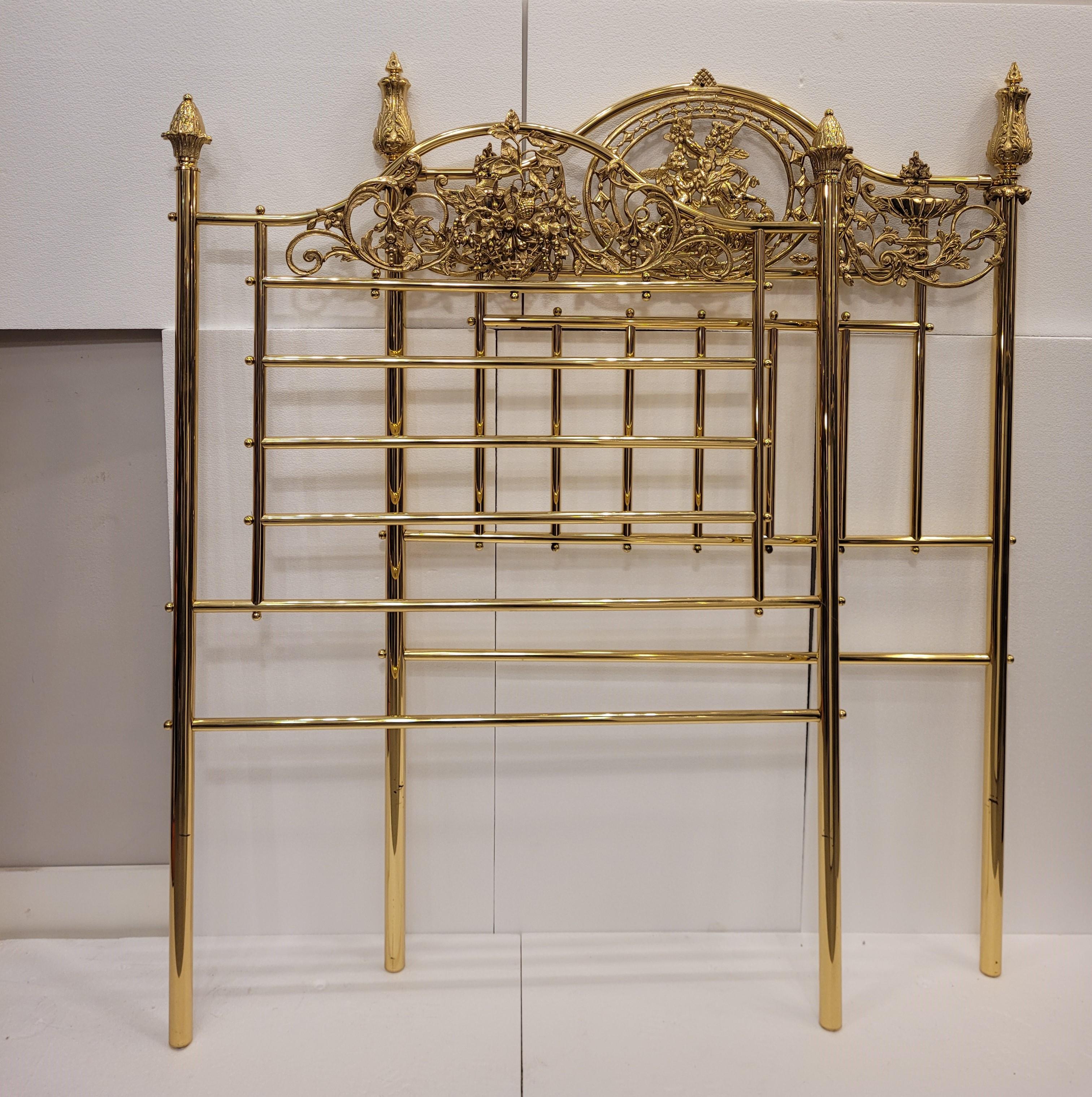 Beautiful French bed headboards in gilt bronze, Napoleon III.
Measurements 140 cm tall and 134 cm the other,
 7 cm wide and 95 cm wide both, they are headboards to hang on the wall, with small differences in the decorative motifs of the pilasters