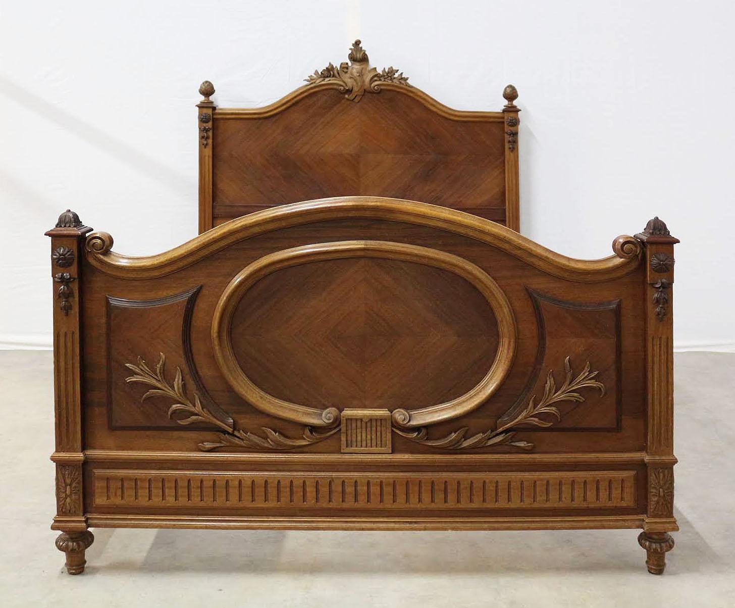 Antique French bed US Queen UK king 19th century Louis XVI carved walnut
This bed will take a standard US Double mattress on either wooden slats or box base (not included) 
Footboard measures: height 95 cms 37.4 inches.
Very good antique