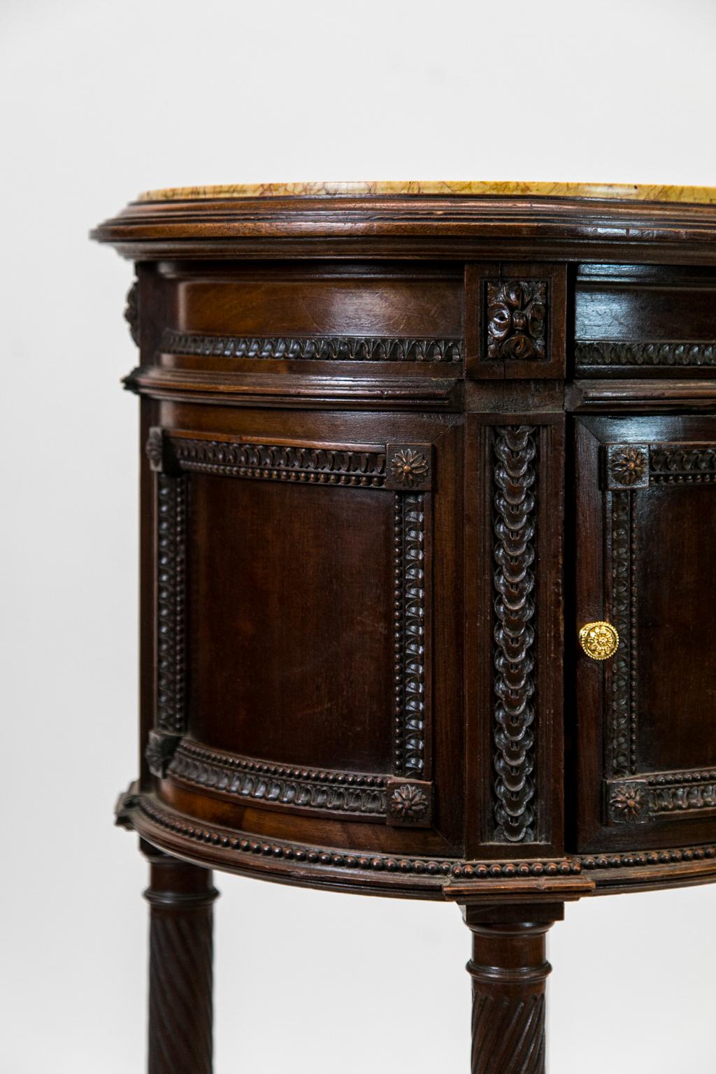 Nachttischkommode/Table für den Nachttisch im Angebot 3